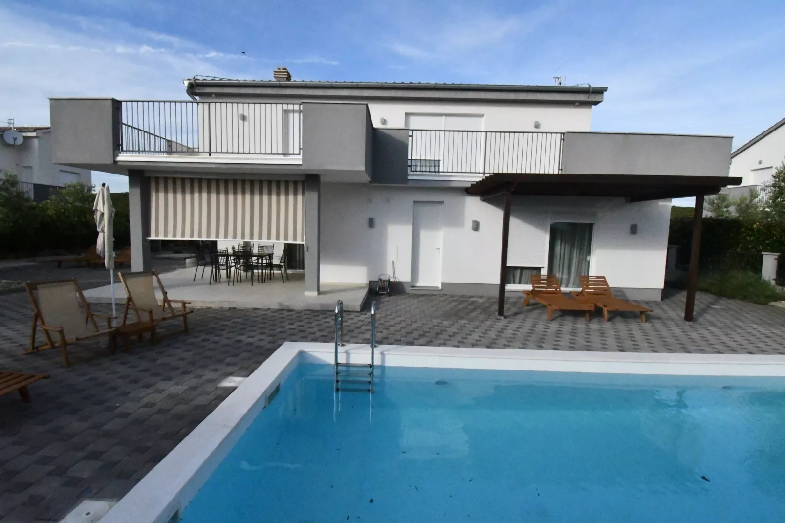 Luxury Escape with Swimming Pool & Modern Design -Deluxe Four Bedroom Villa with Private Pool (Villa 6)-Zwembad