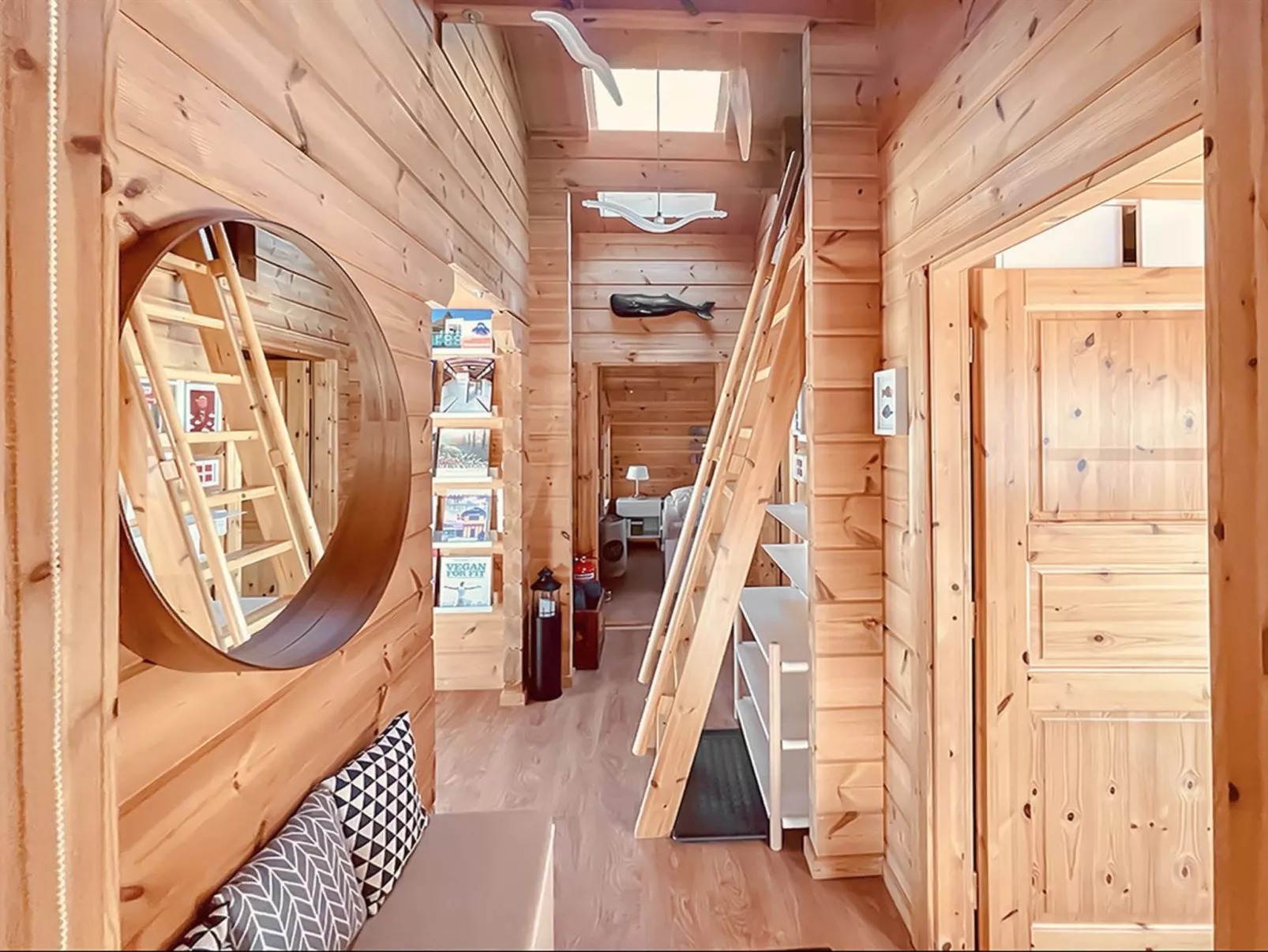 "Stacie" - 10m from the sea-Binnen