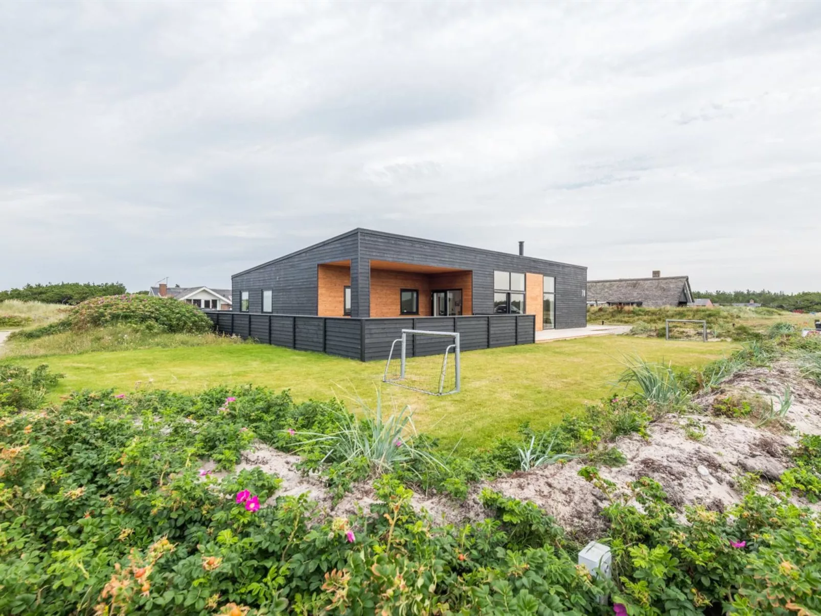 "Marius" - 400m from the sea-Buiten