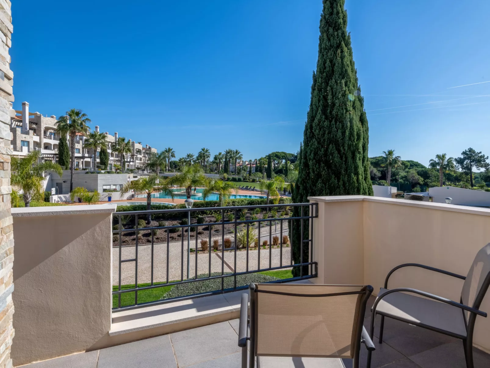 Pine Hills Diadema-Buiten