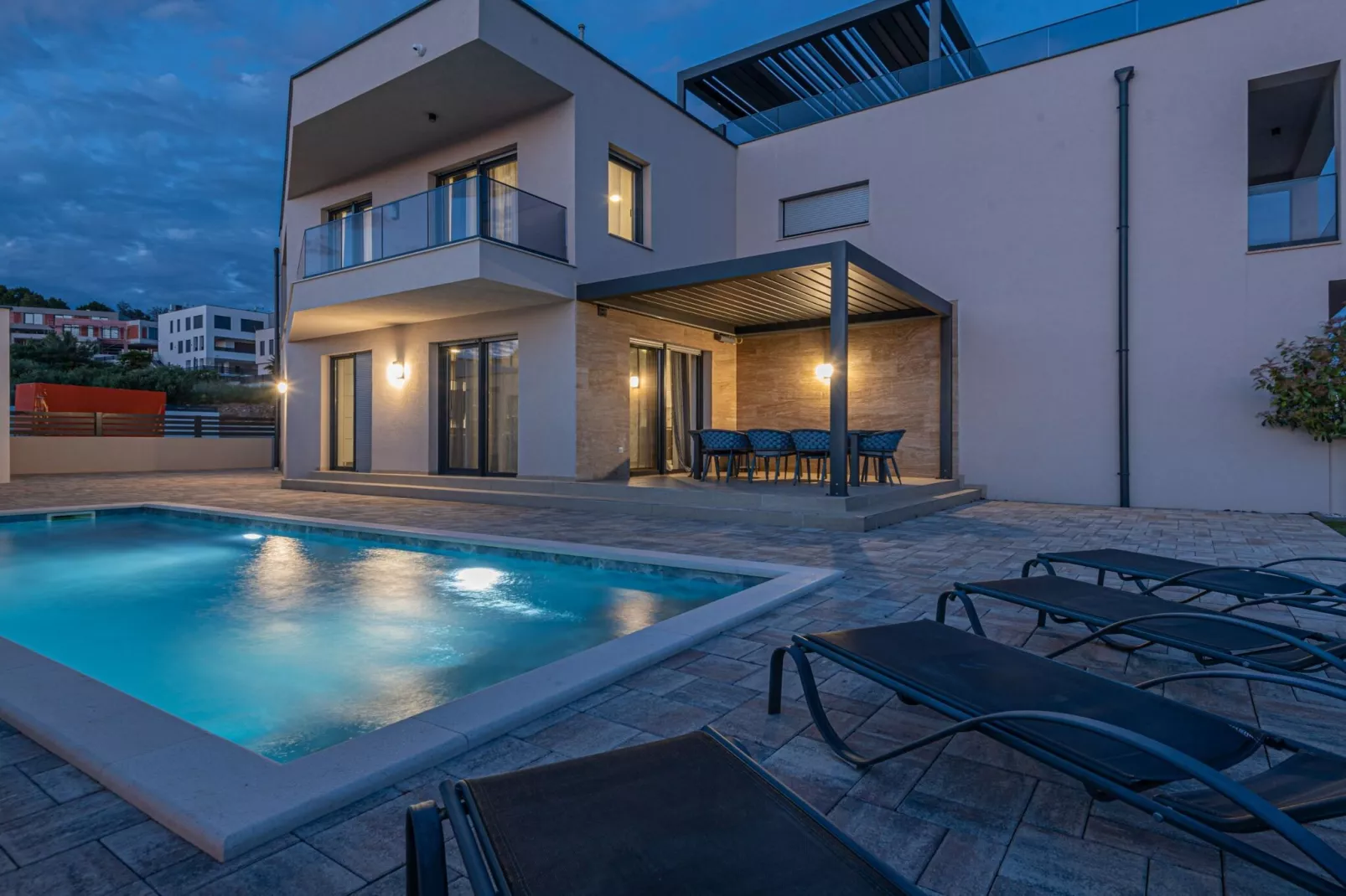 Four-Bedroom Villa With Pool-Zwembad