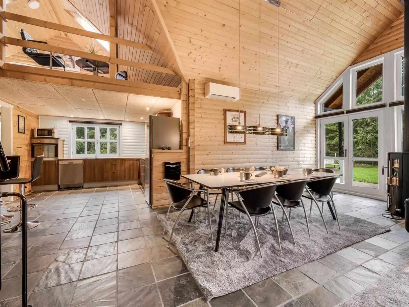 "Yvonna" - 350m to the fjord-Binnen