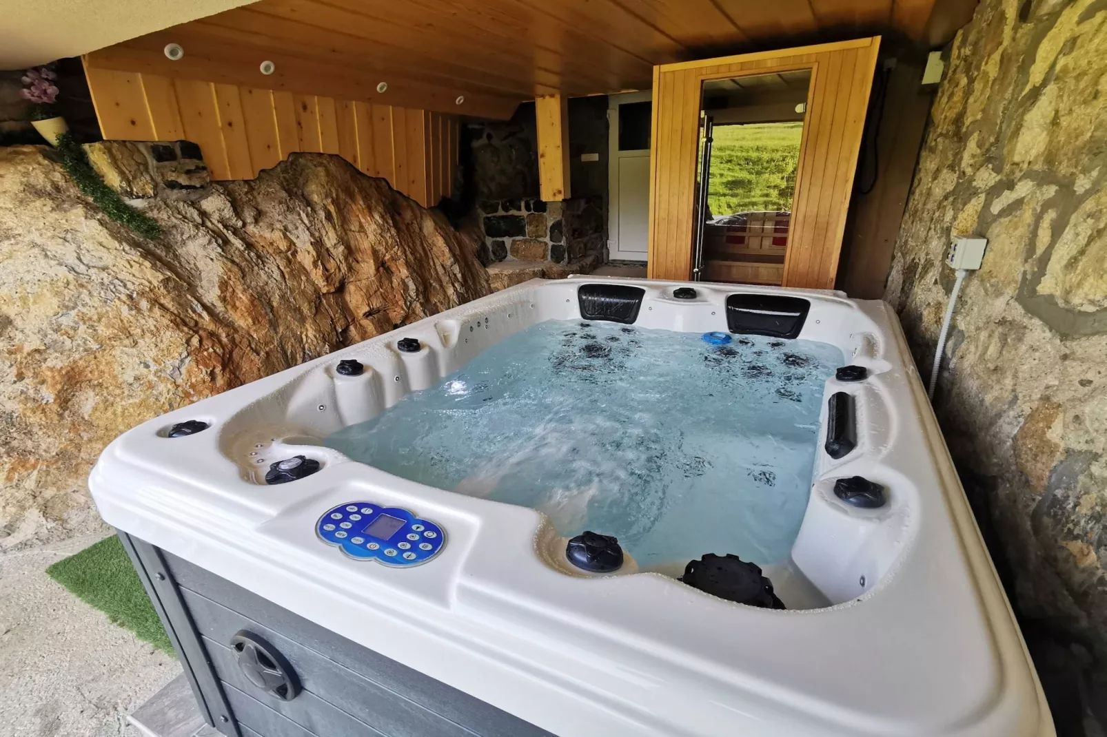 Visnja Gora Meadow Hideaway with Terrace - One Bedroom Cottage with Terrace (owner Hiška na skalci)-Spa