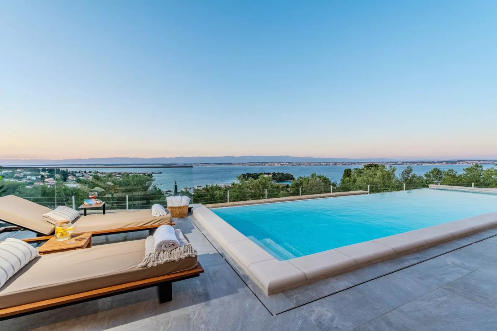 Holiday Home Good Life-Zwembad