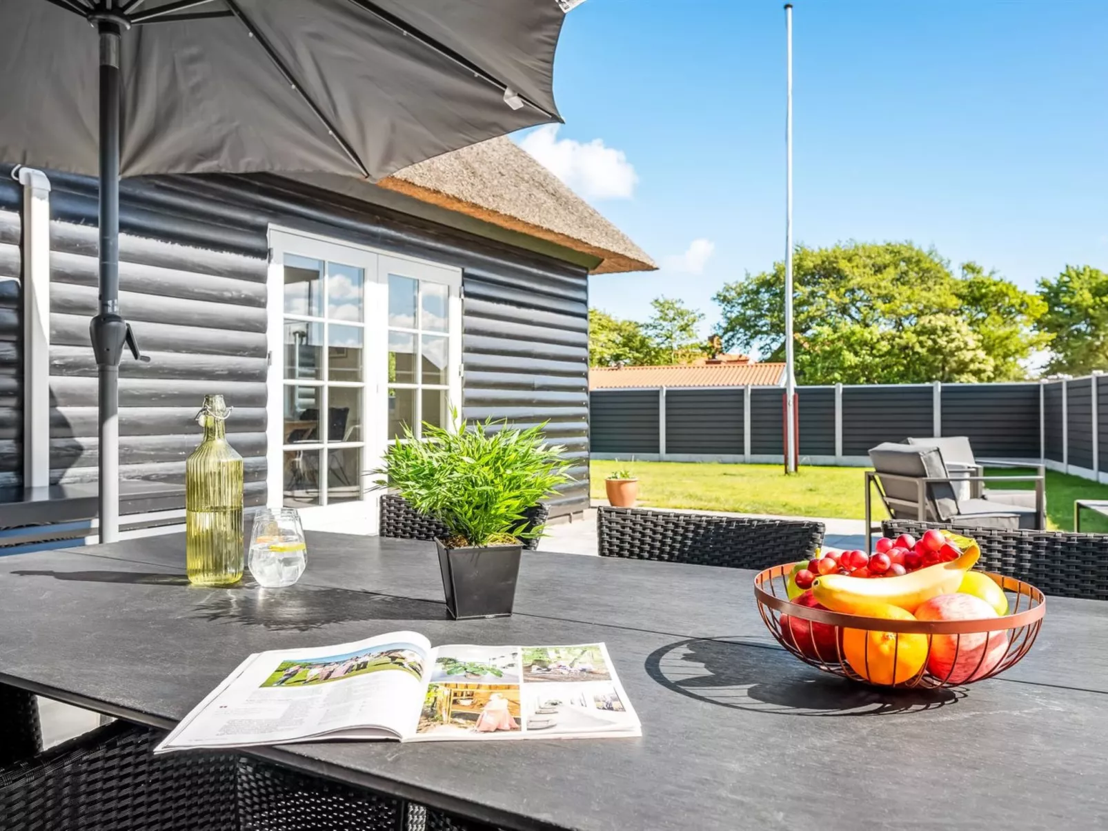 "Aila" - 1.4km from the sea-Buiten