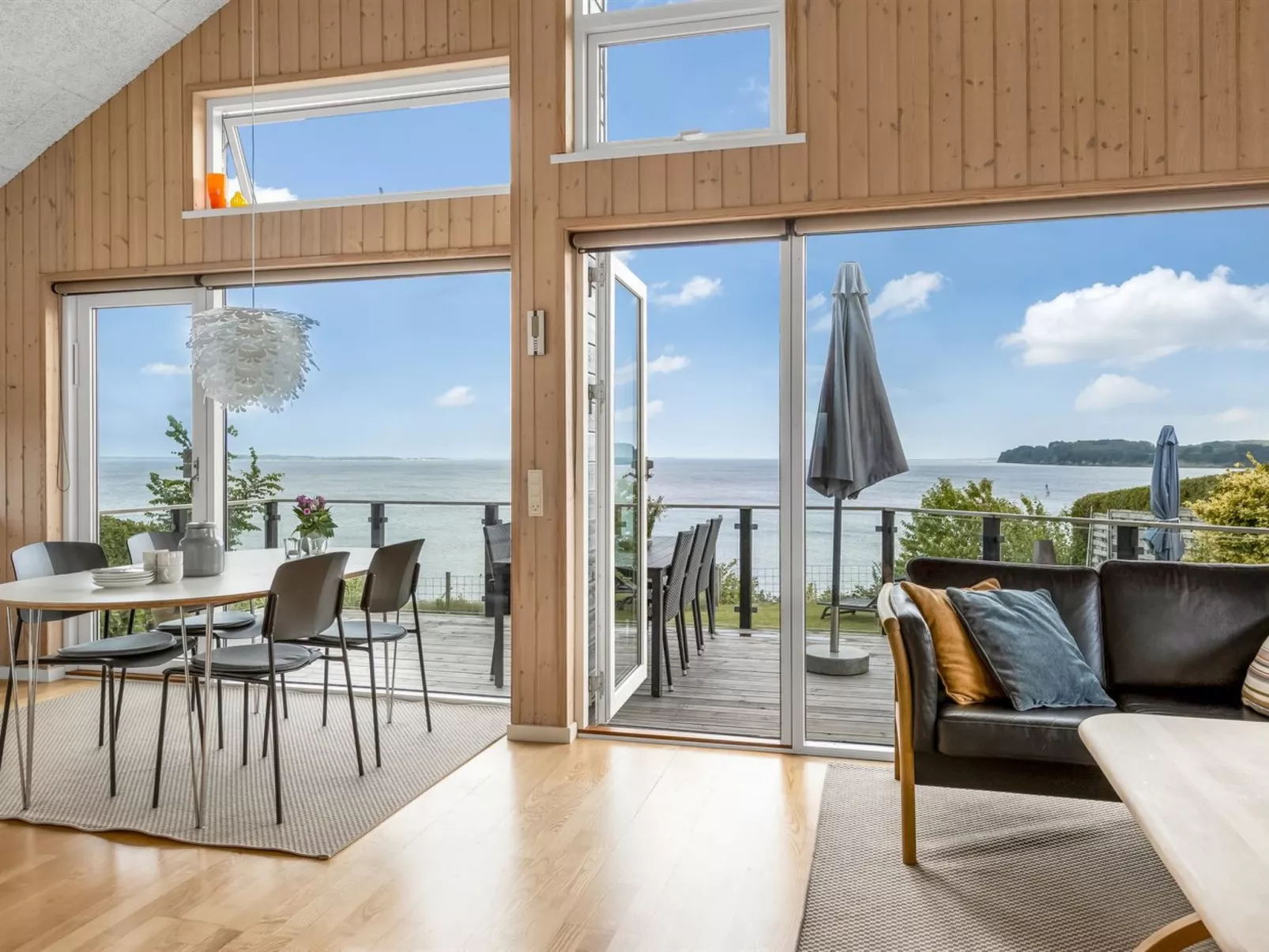 "Majbritt" - 50m from the sea-Binnen