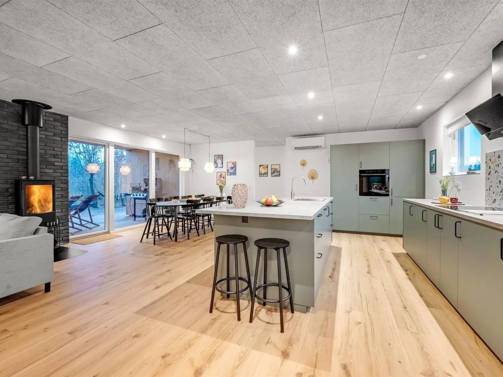 "Liutulf" - 350m to the fjord-Binnen