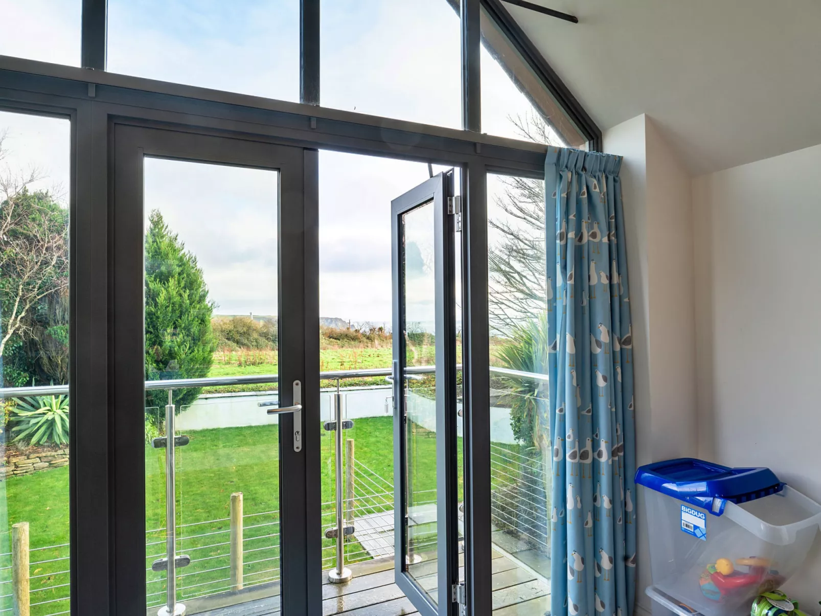 Dingles Cottage-Binnen