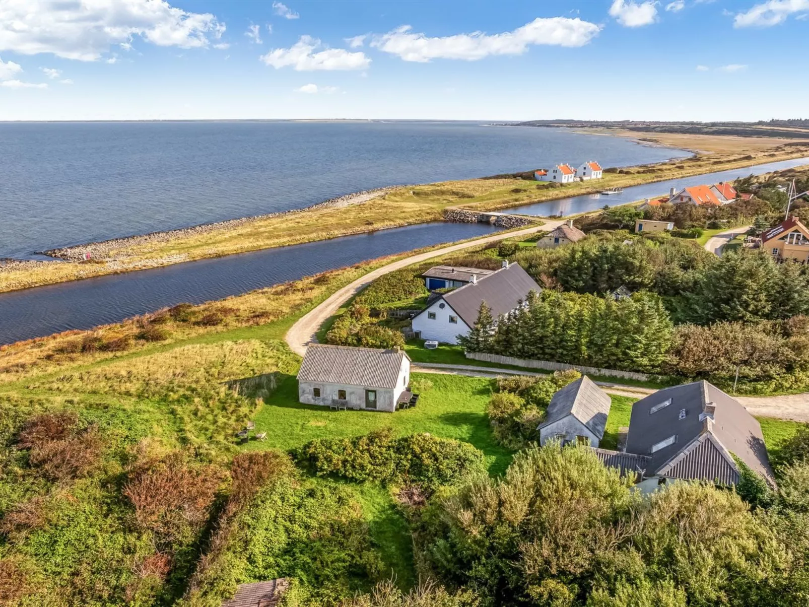 "Agrippa" - 30m to the fjord-Buiten