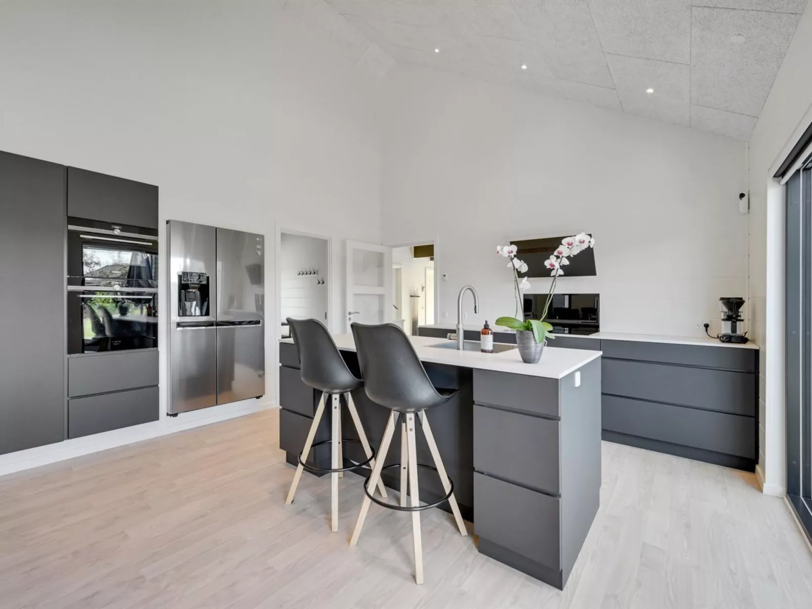 "Tinella" - 250m to the fjord-Binnen