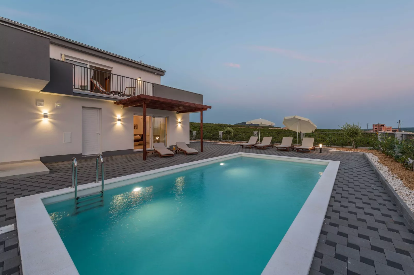 Luxury Escape with Swimming Pool & Modern Design -Deluxe Four Bedroom Villa with Private Pool (Villa 6)-Zwembad