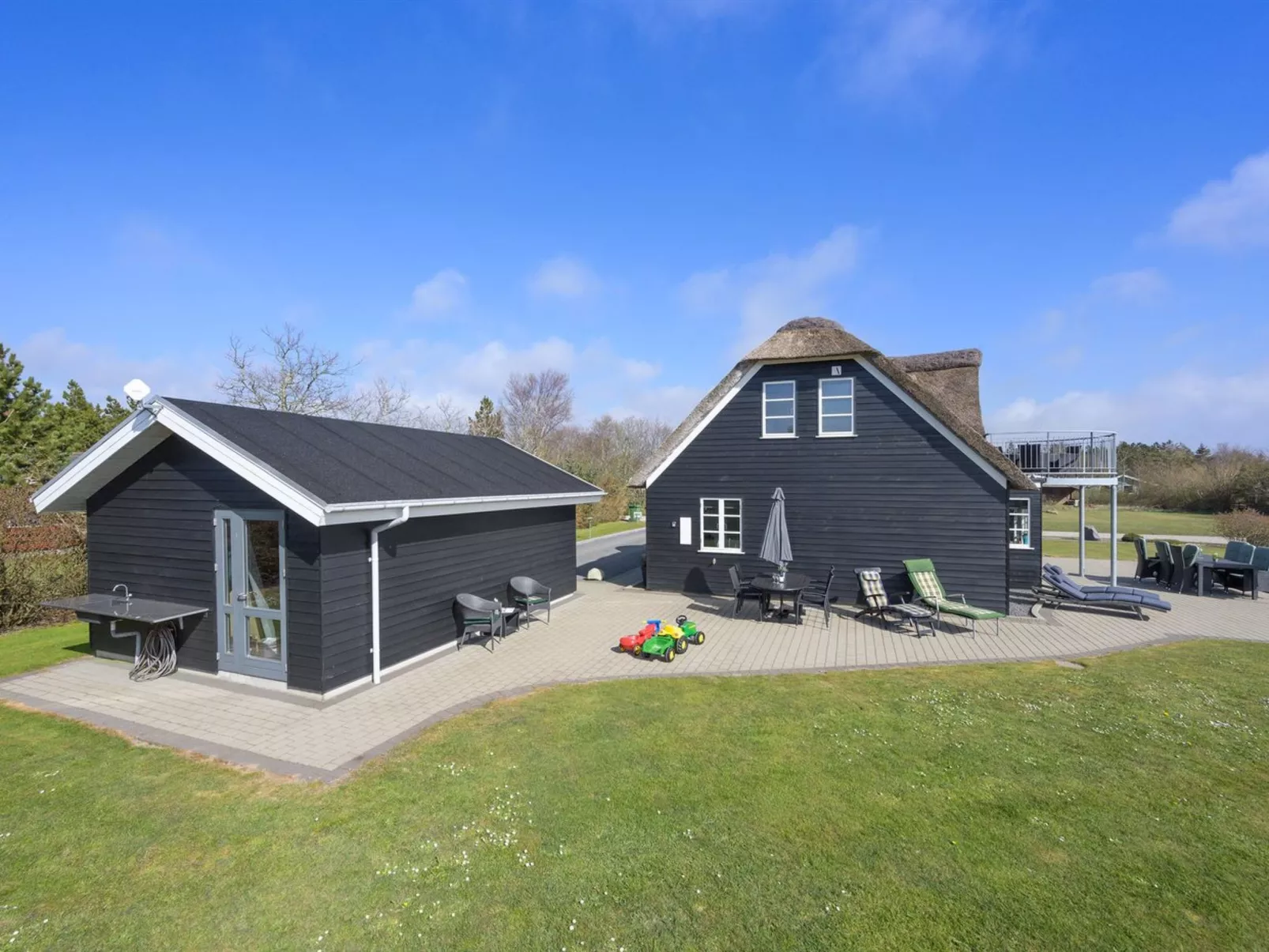 "Benita" - 400m to the fjord-Buiten