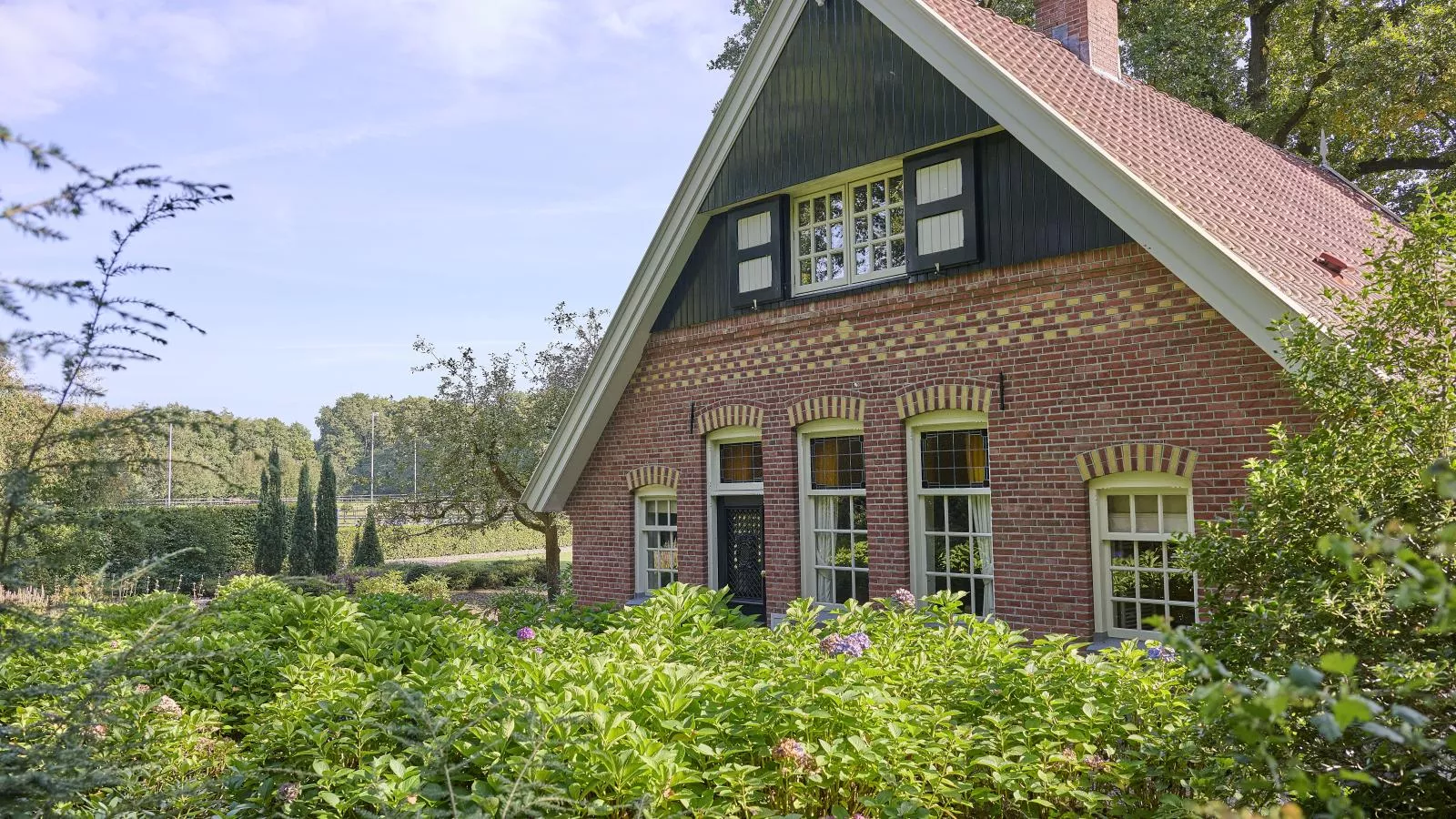 Erve Het Klaashuis-Buitenkant zomer