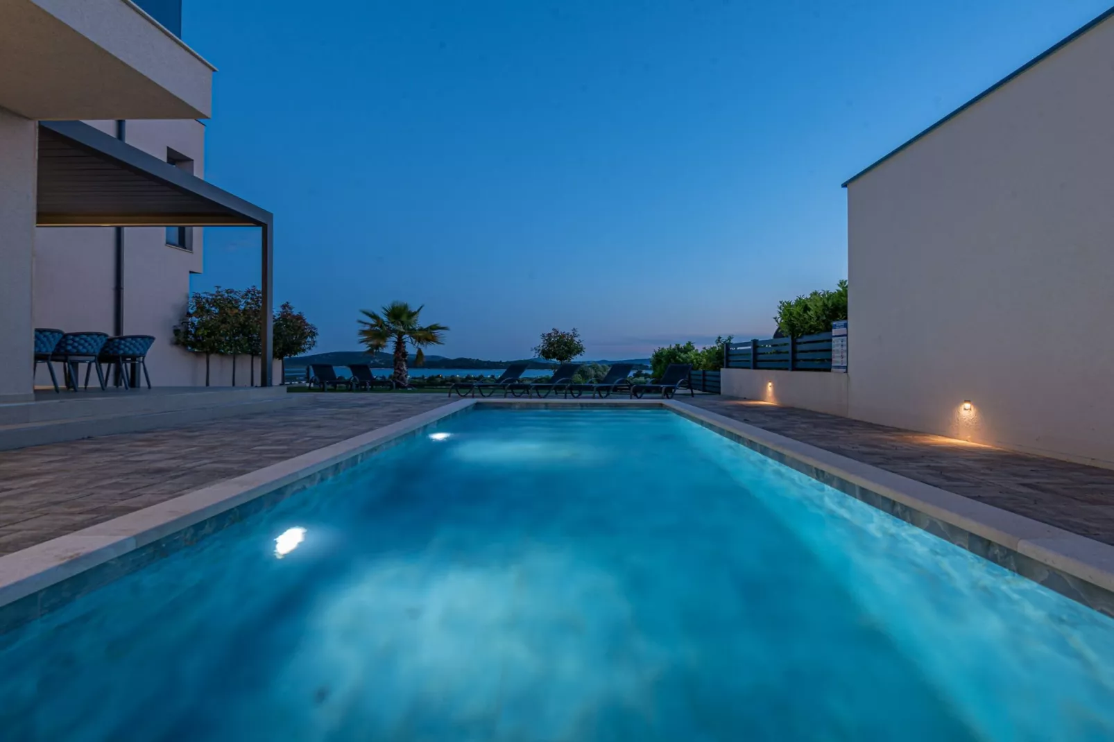 Four-Bedroom Villa With Pool-Zwembad