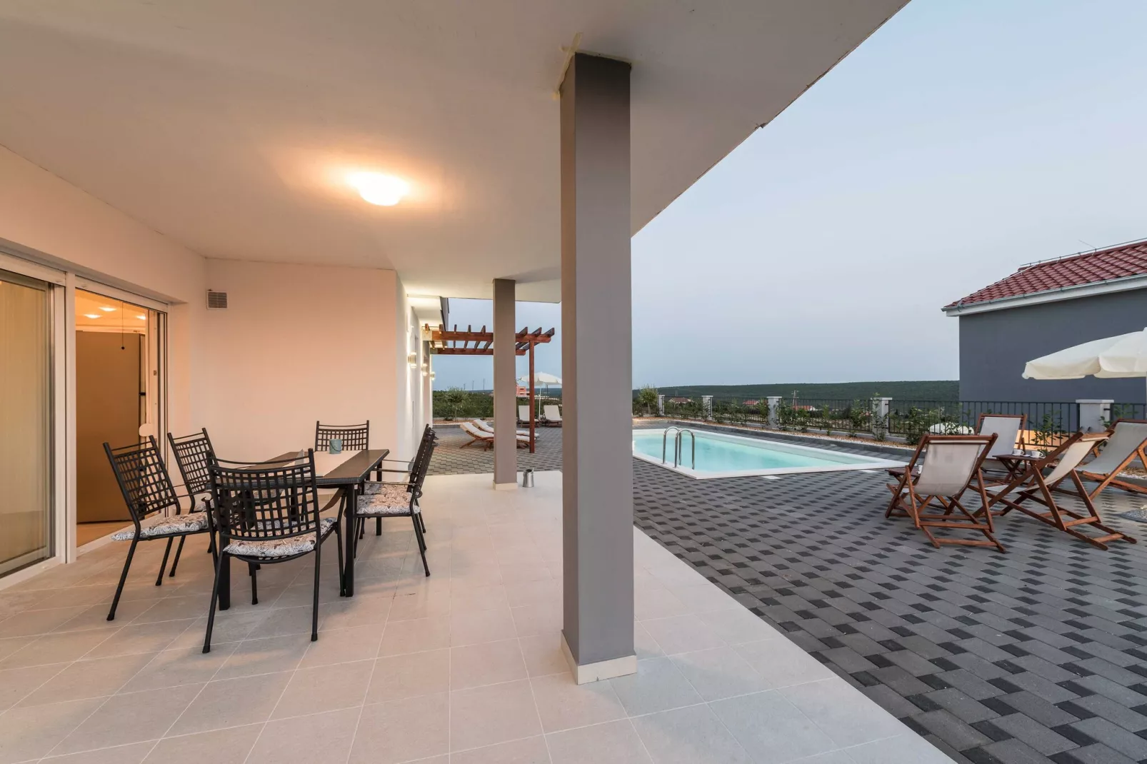 Luxury Escape with Swimming Pool & Modern Design -Deluxe Four Bedroom Villa with Private Pool (Villa 6)-Zwembad