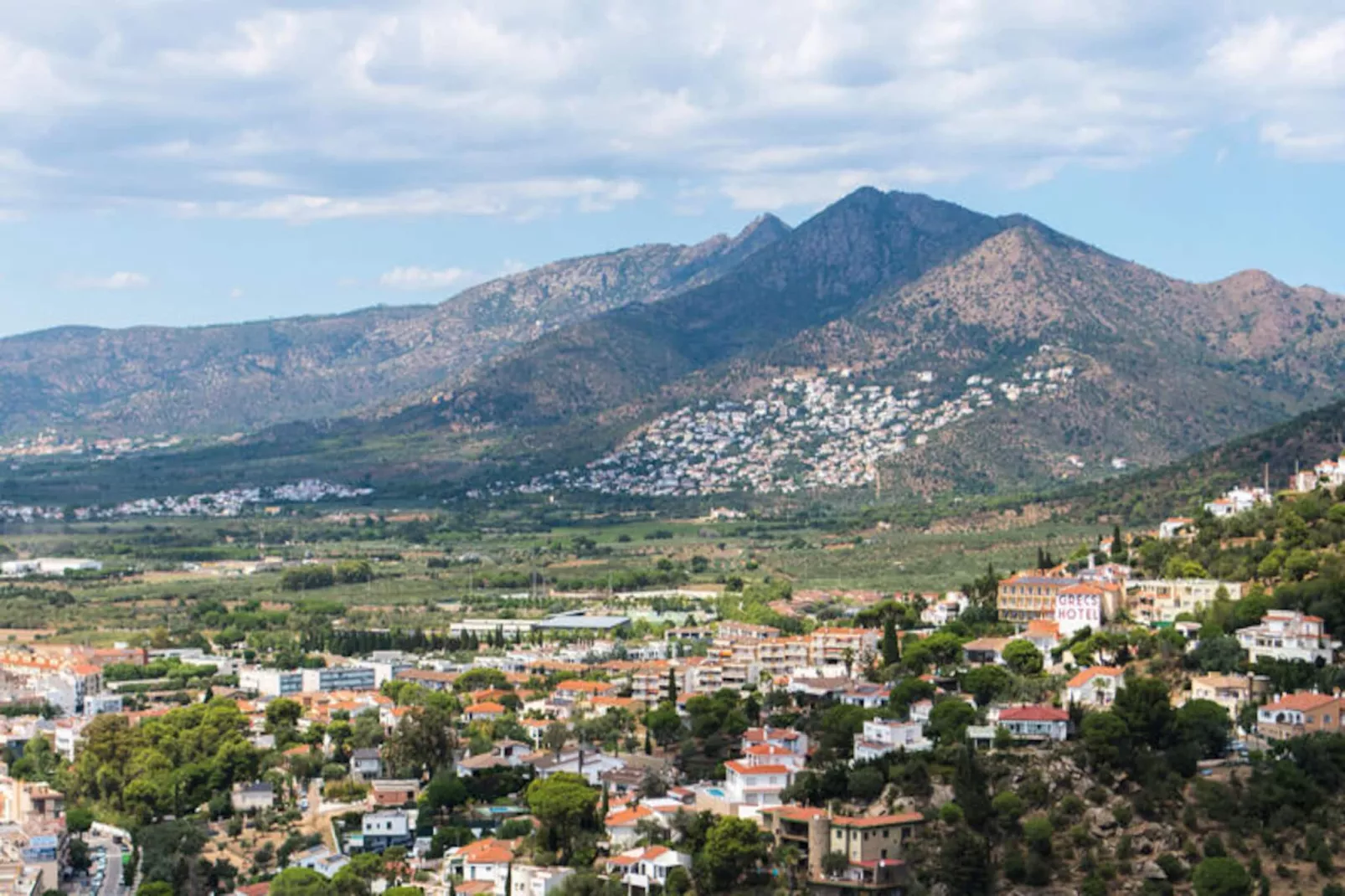 Maison à Roses-Niet-getagd