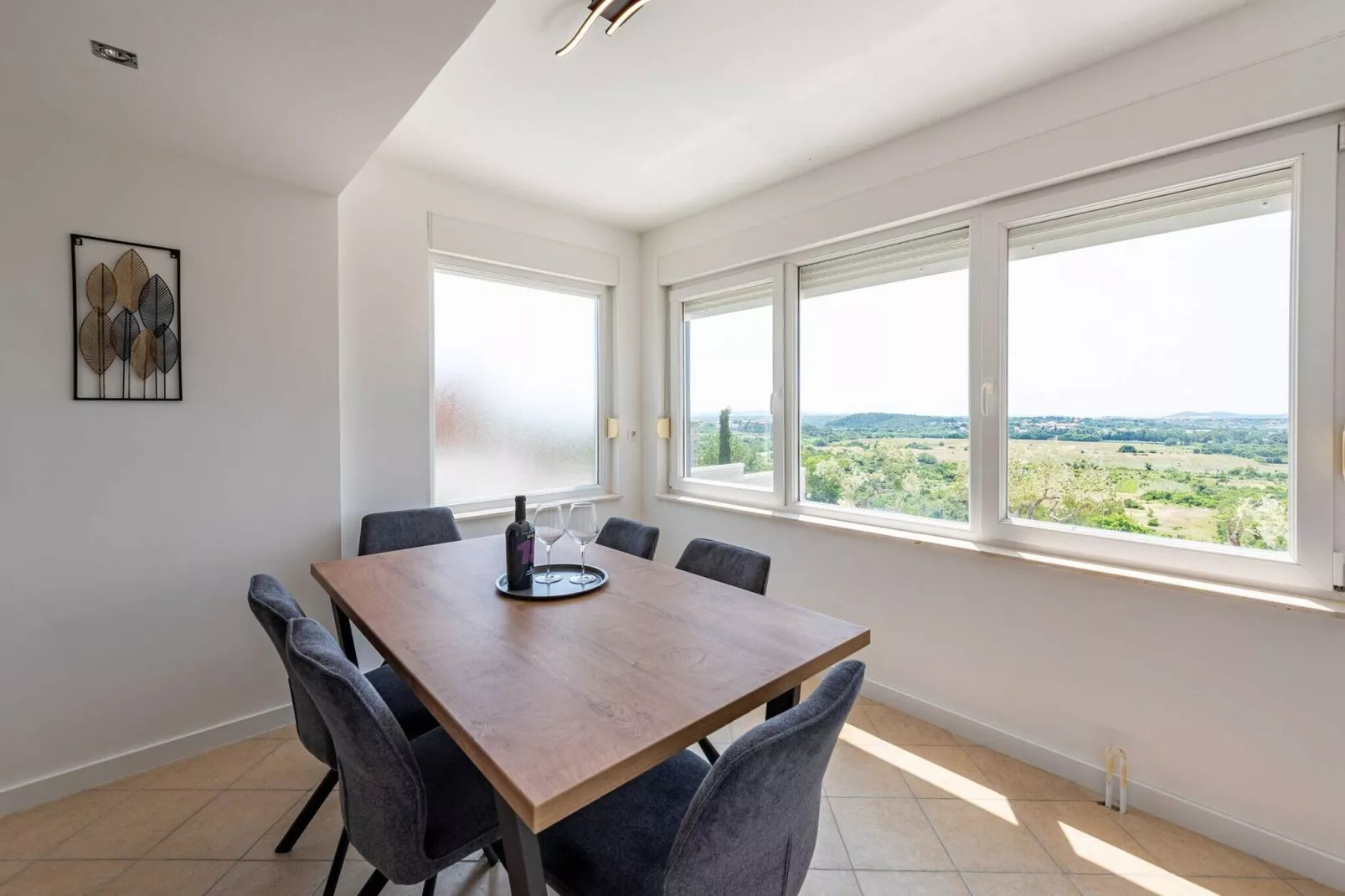 Villa Pezer with heated pool & sauna-Eetkamer