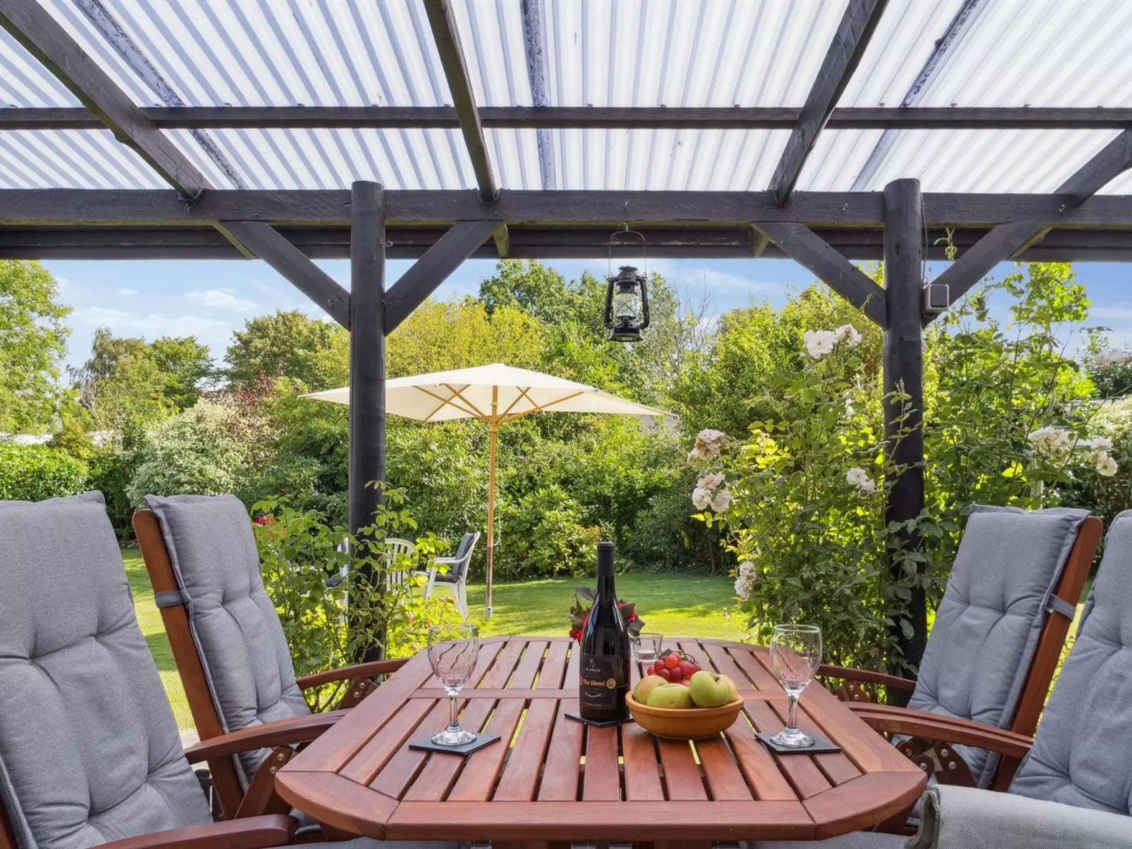 "Merit" - 800m from the sea-Buiten