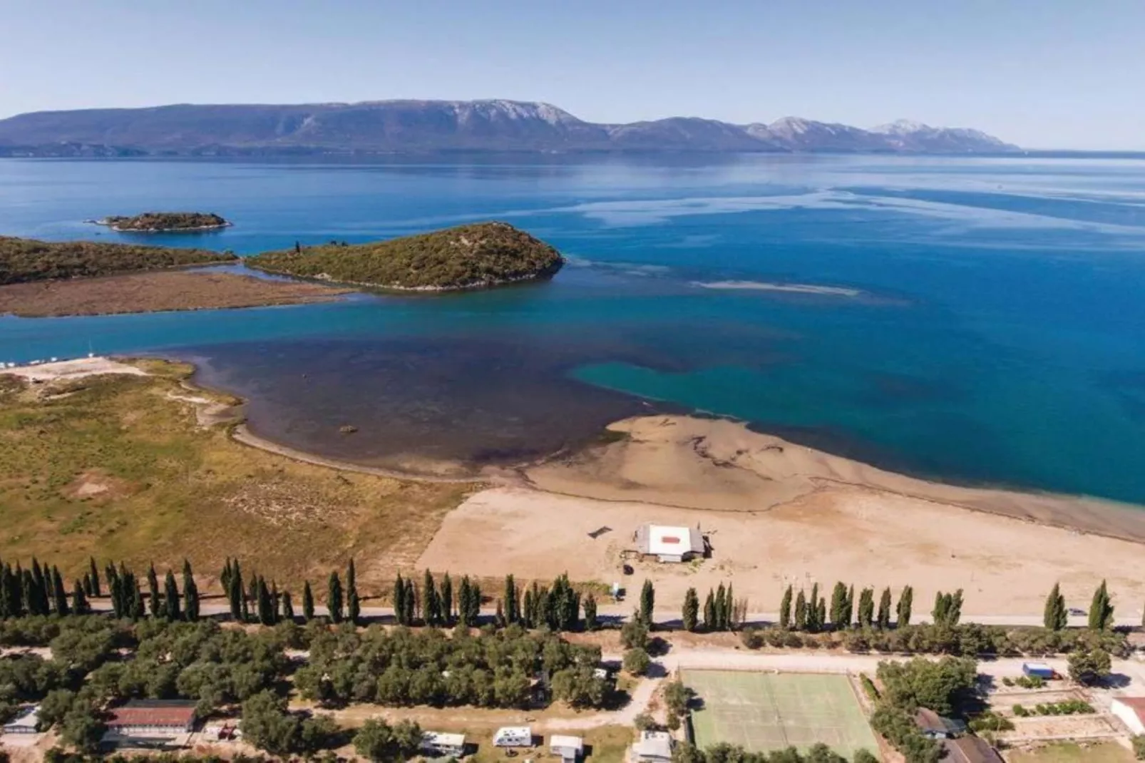 One-Bedroom Apartment With Lake View-Uitzicht