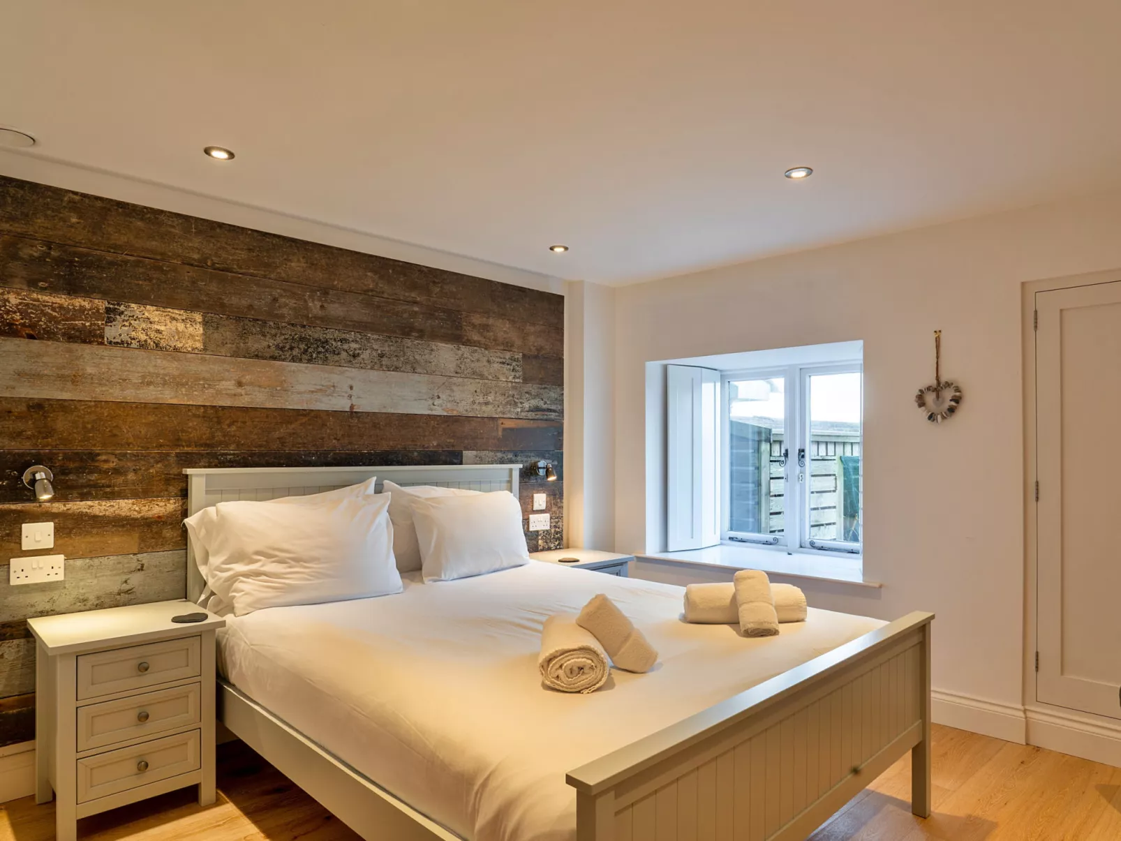 Dingles Cottage-Binnen