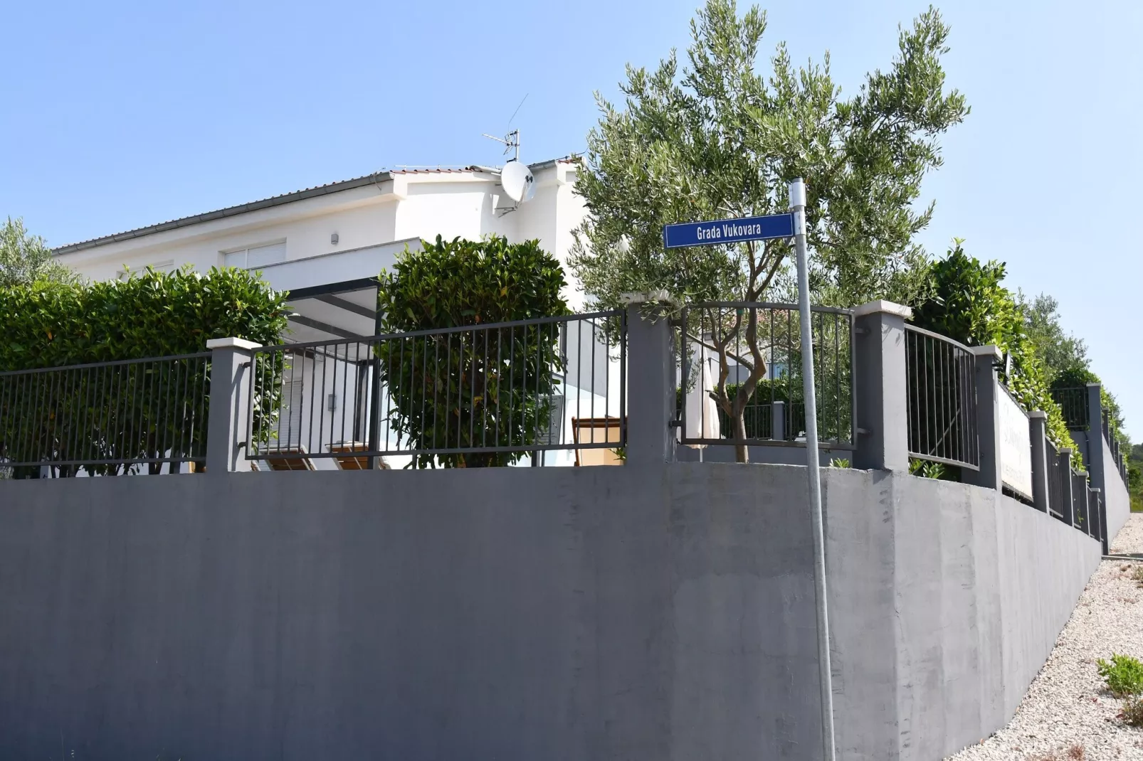 Luxury Escape with Swimming Pool & Modern Design -Deluxe Four Bedroom Villa with Private Pool ( Villa 4)-Buitenlucht