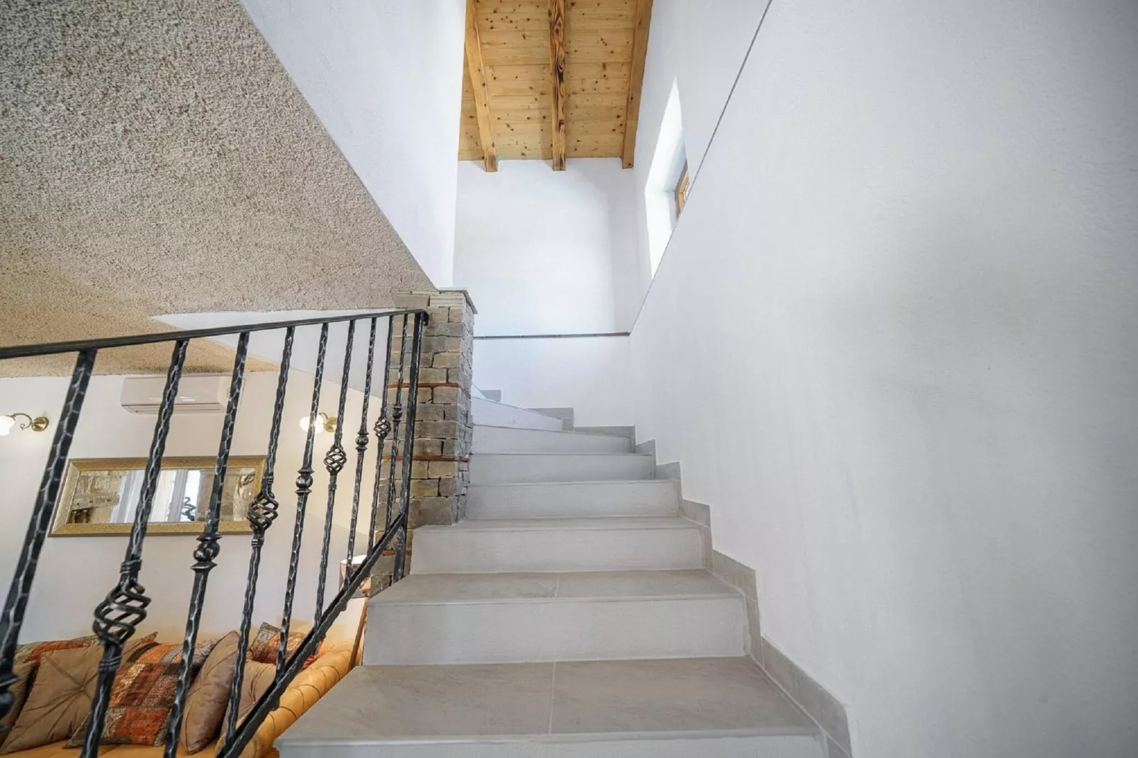 Authentic Villa Malou-Overloop