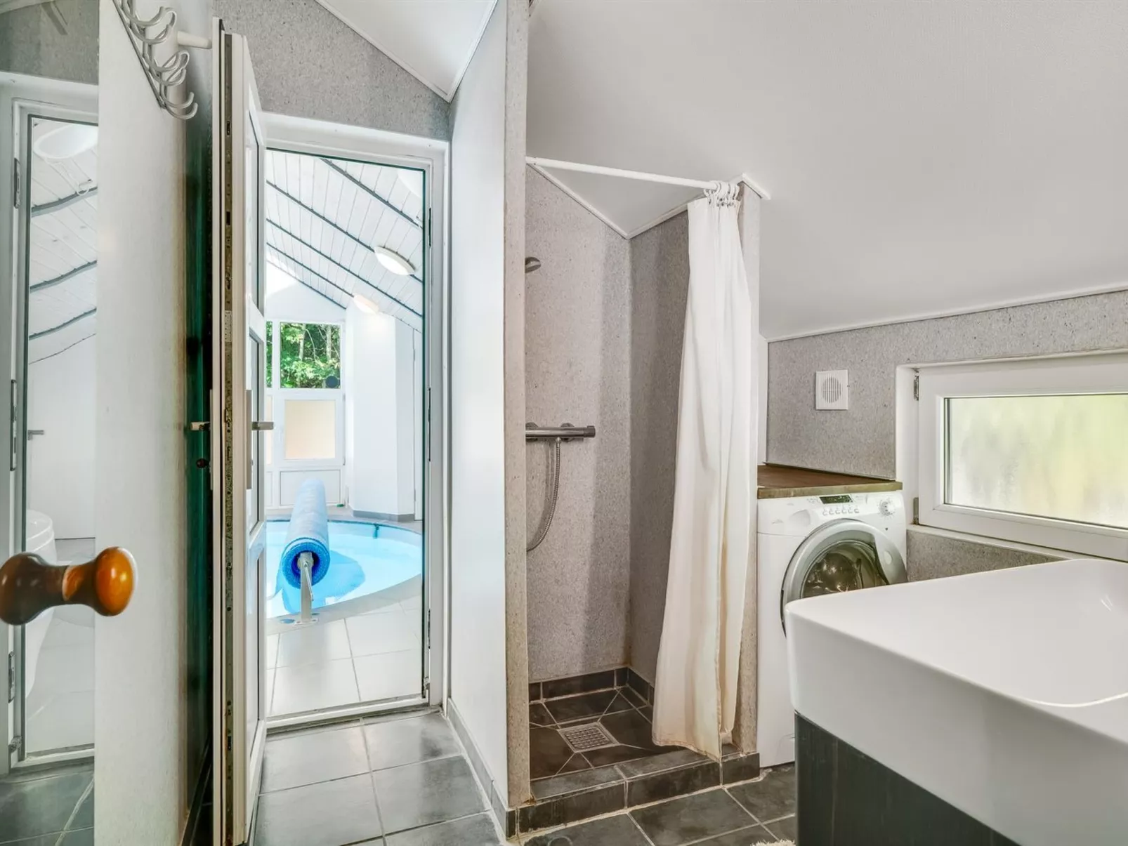 "Eisa" - 300m to the fjord-Binnen