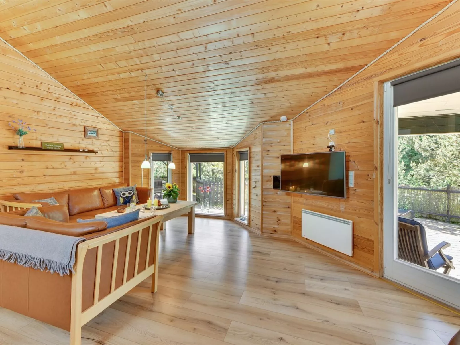 "Jorina" - 700m to the fjord-Binnen