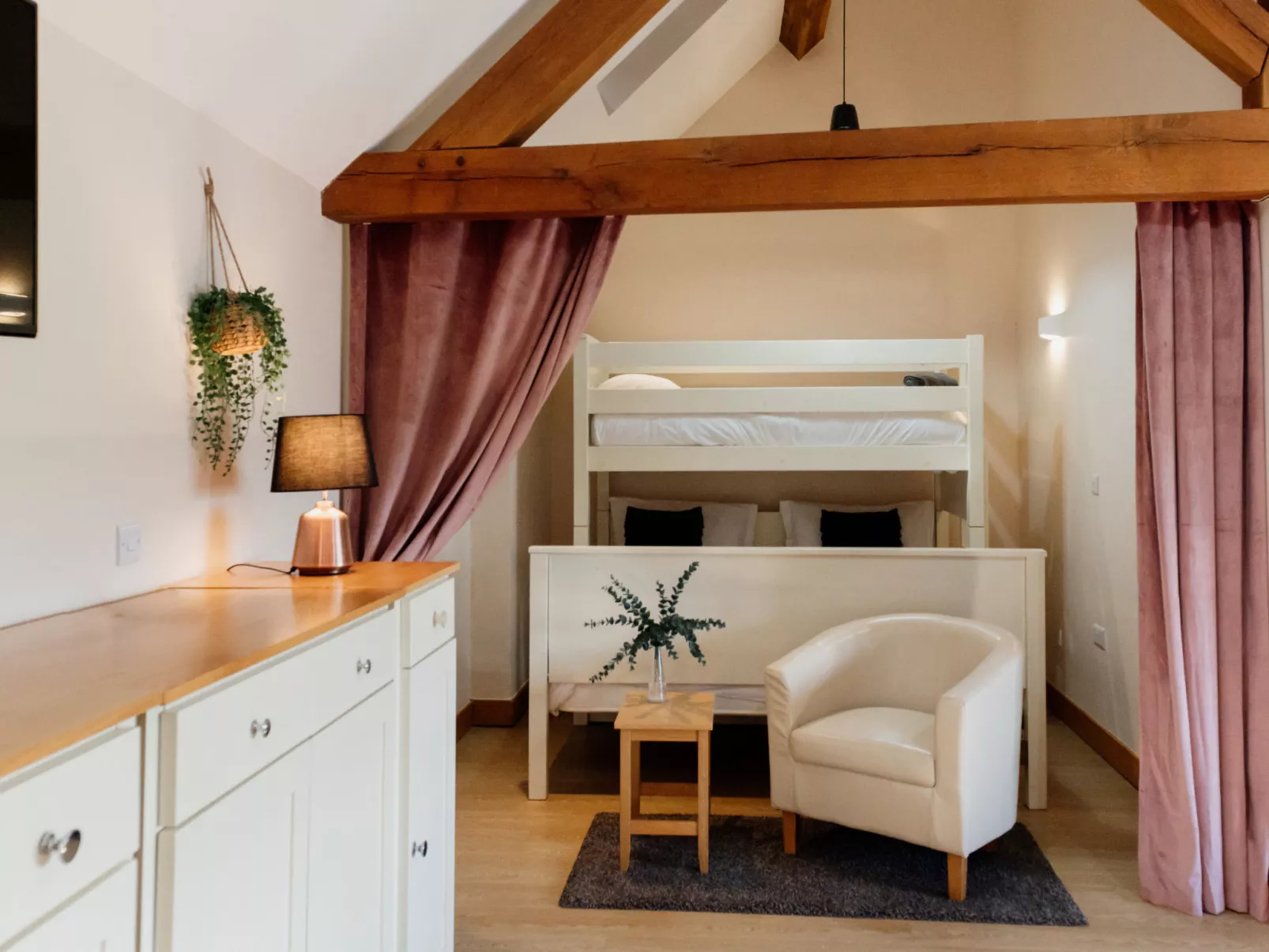 The Welsh Barn-Binnen