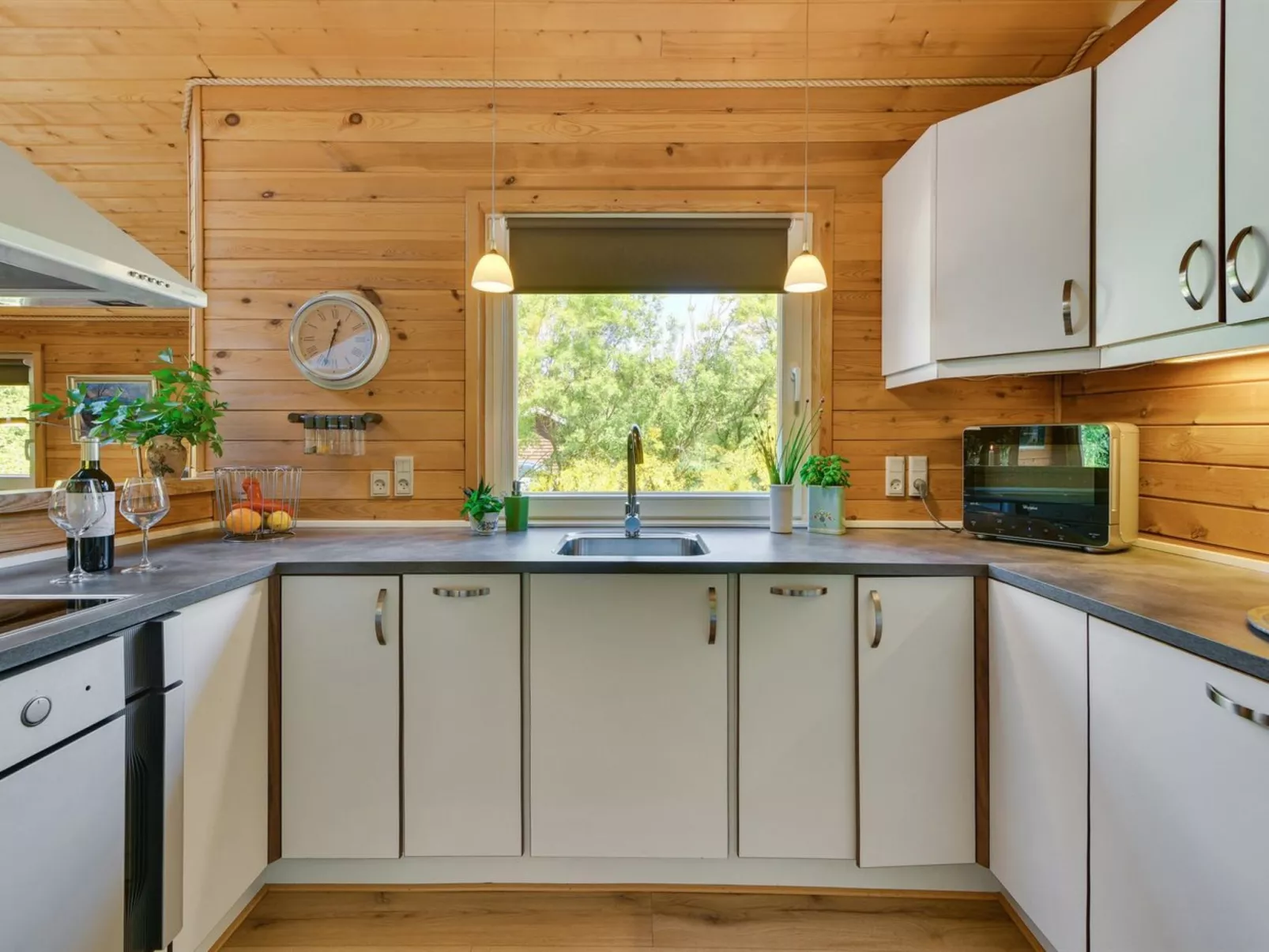 "Jorina" - 700m to the fjord-Binnen