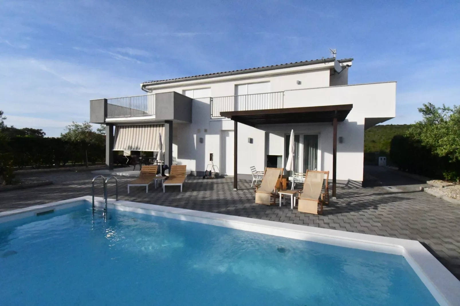 Luxury Escape with Swimming Pool & Modern Design - Four Bedroom Villa with Sea View and Private Pool ( Villa 8)-Zwembad