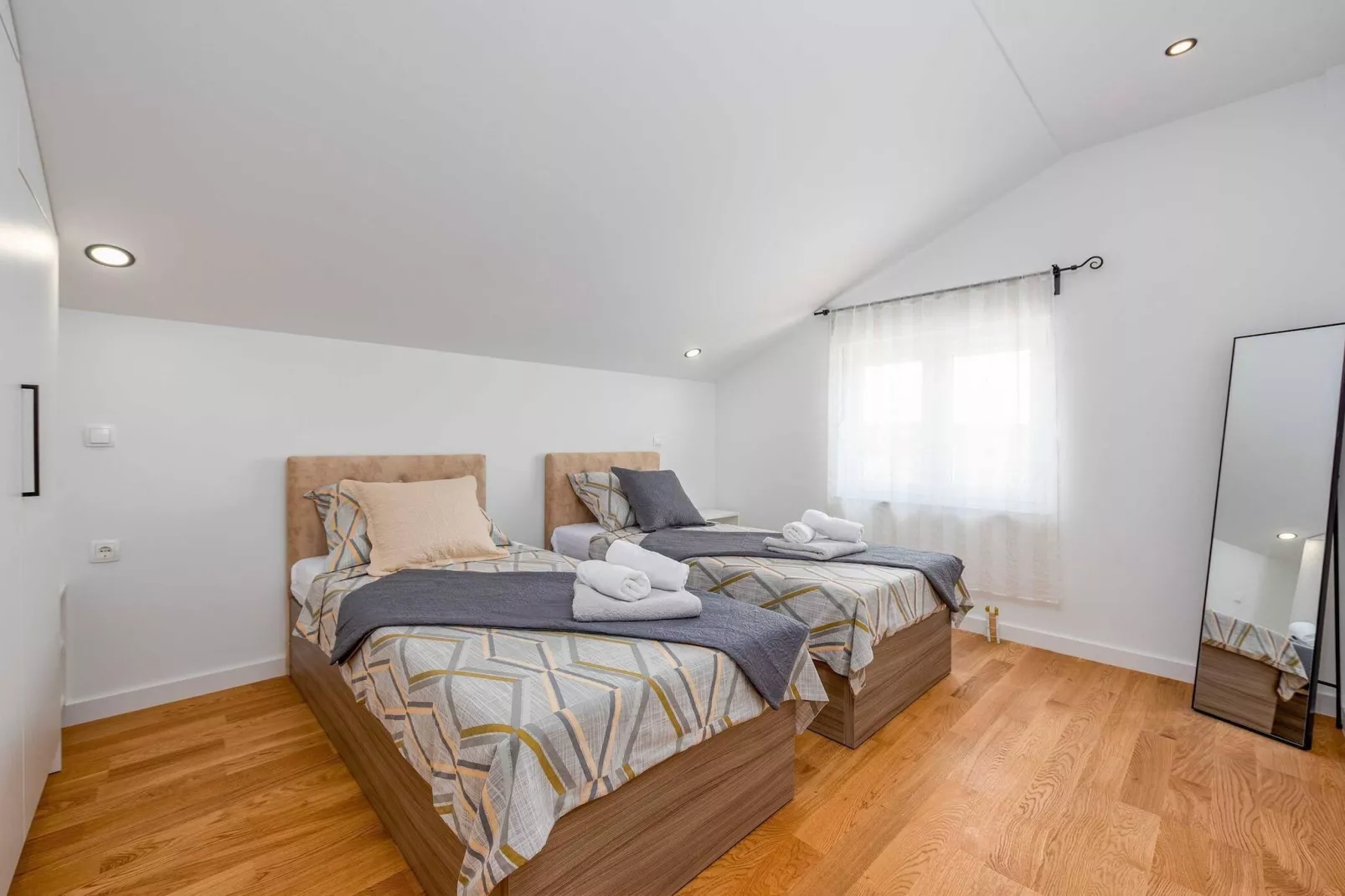 Villa Pezer with heated pool & sauna-Slaapkamer