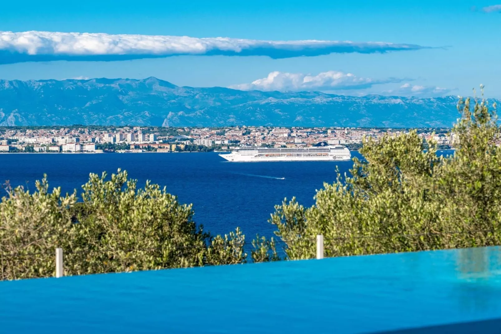 Holiday Home Good Life-Zwembad