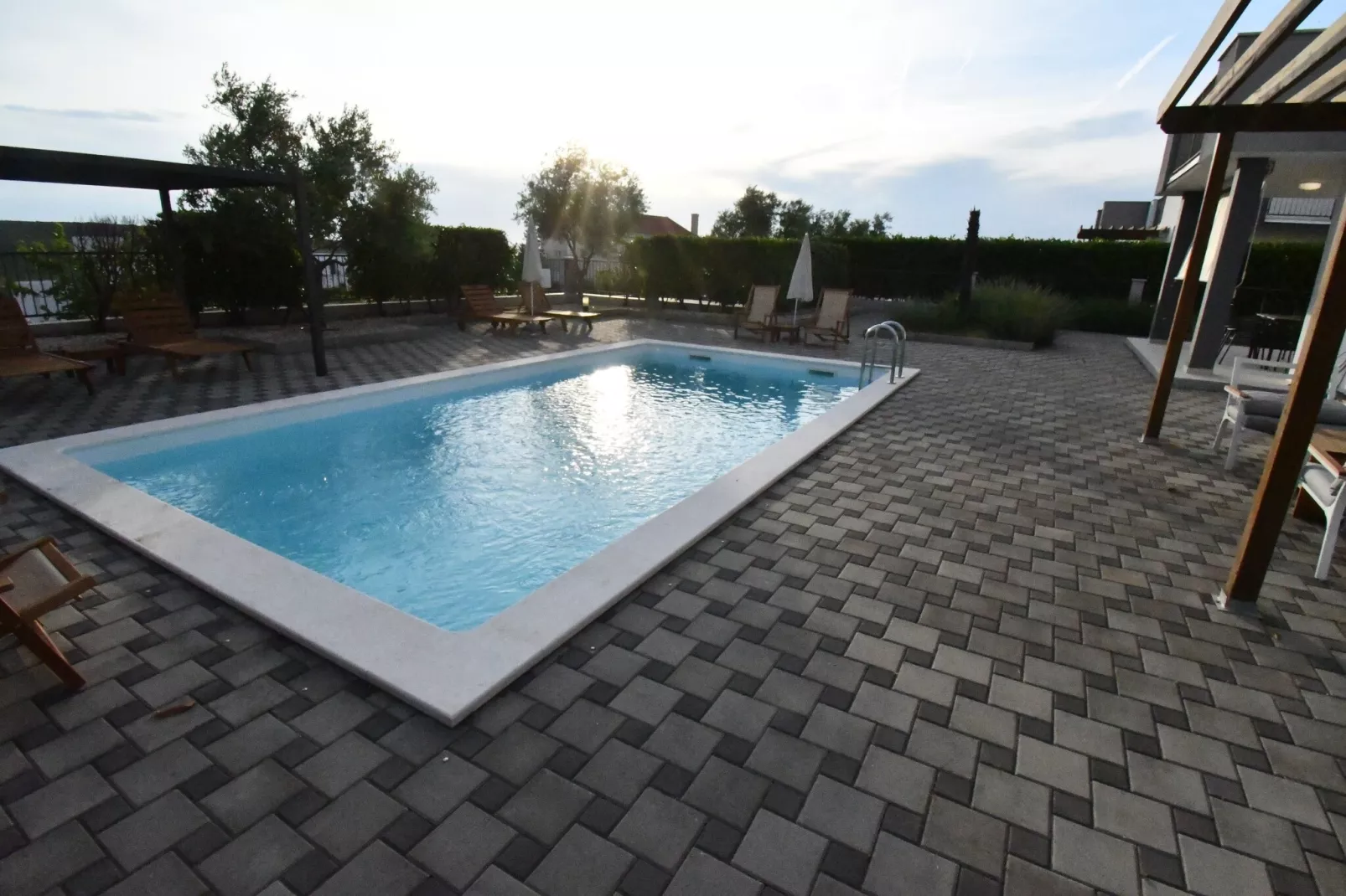 Luxury Escape with Swimming Pool & Modern Design - Superior Four Bedroom Villa with Private Pool ( Villa 2)-Zwembad