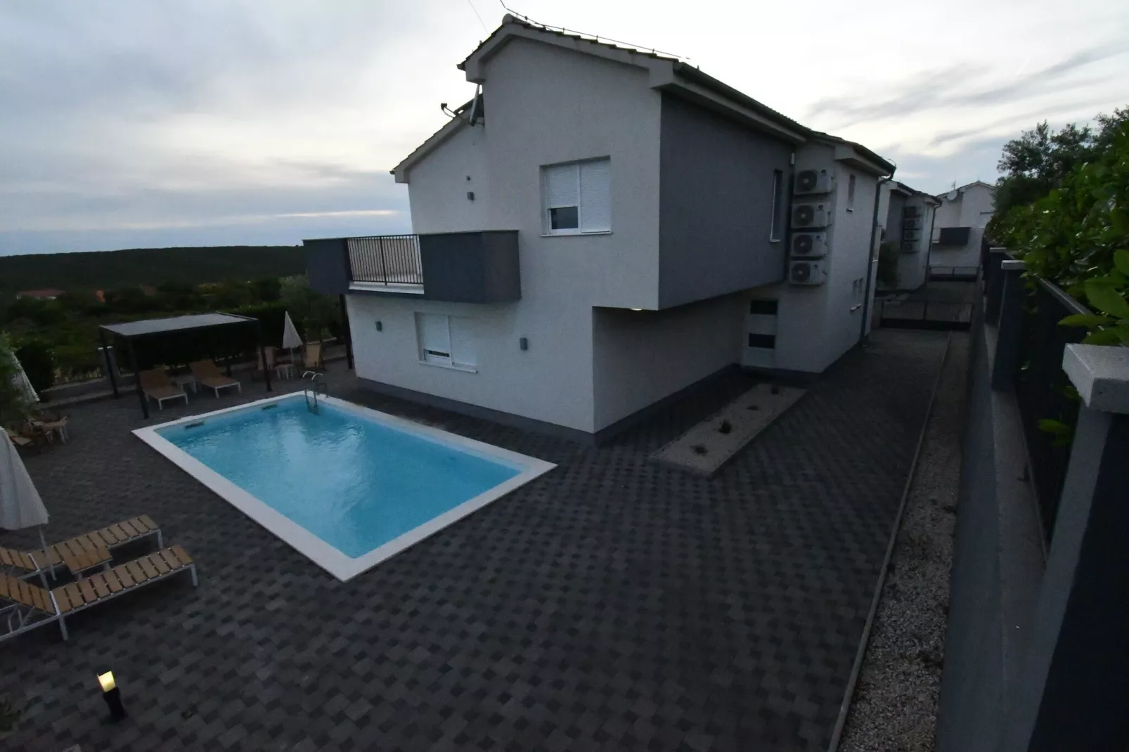 Luxury Escape with Swimming Pool & Modern Design -Deluxe Four Bedroom Villa with Private Pool ( Villa 4)-Zwembad