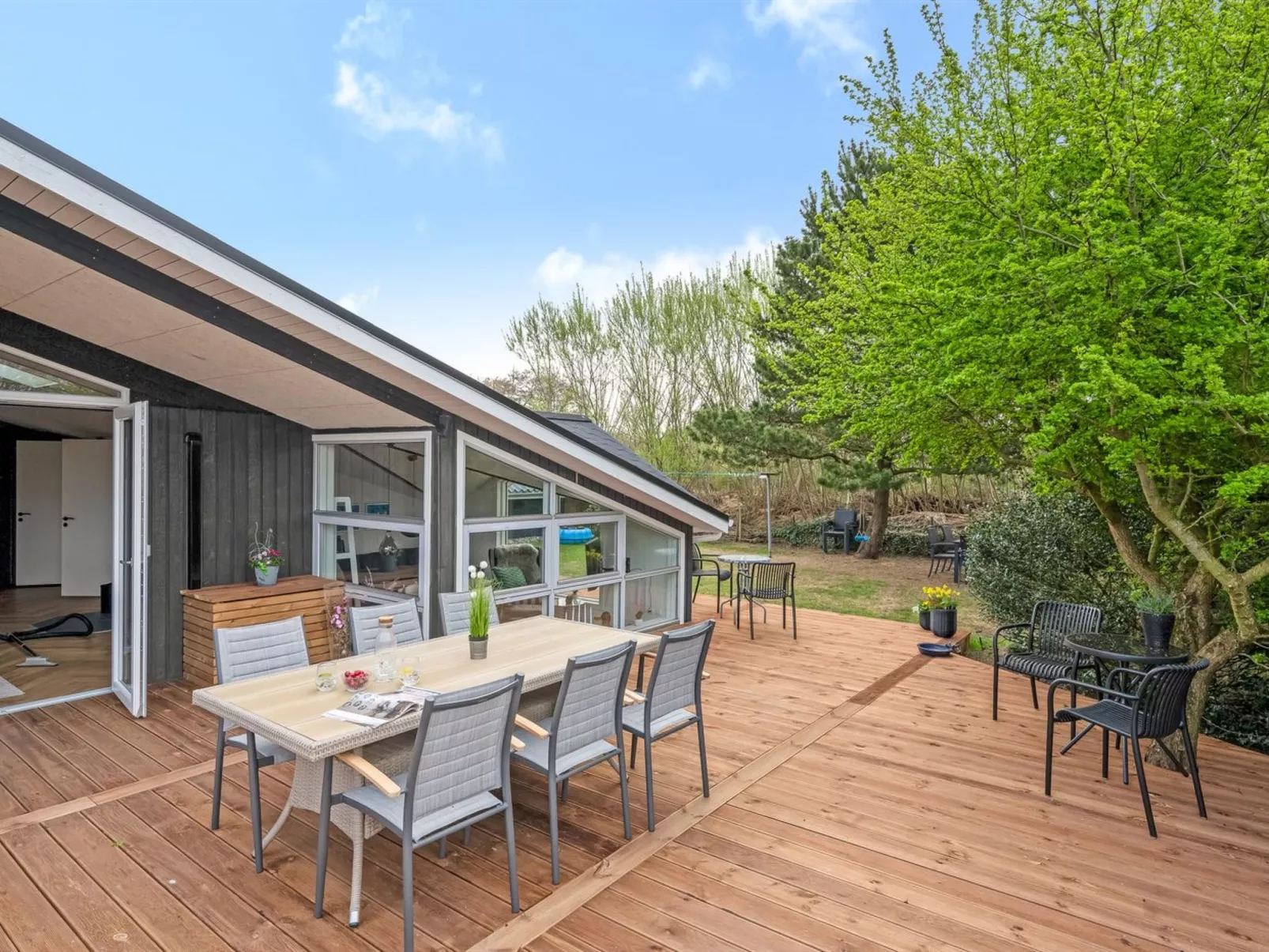 "Ronja" - 100m to the fjord-Buiten