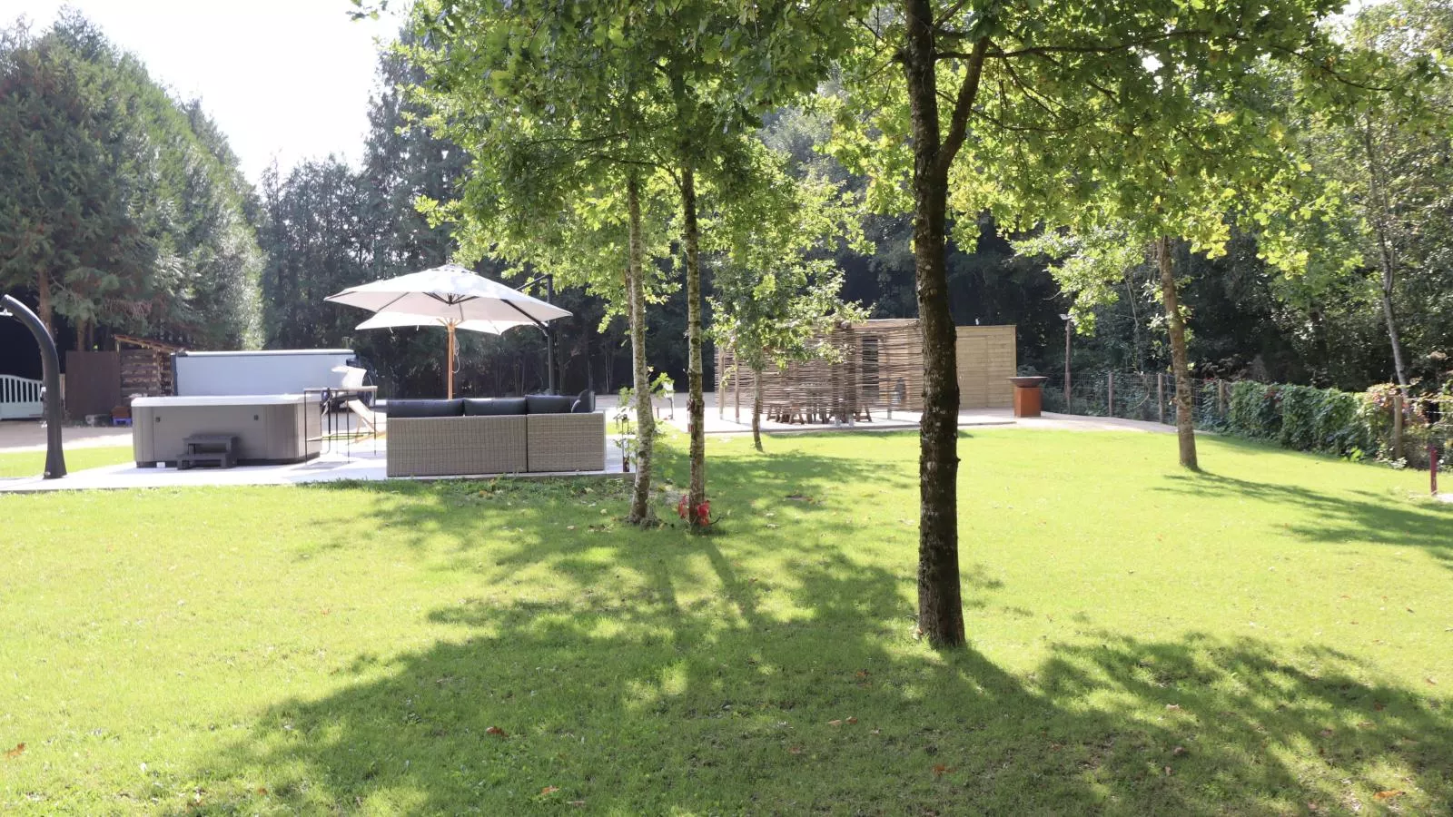 Le Moulin de Lachalade-Tuinen zomer