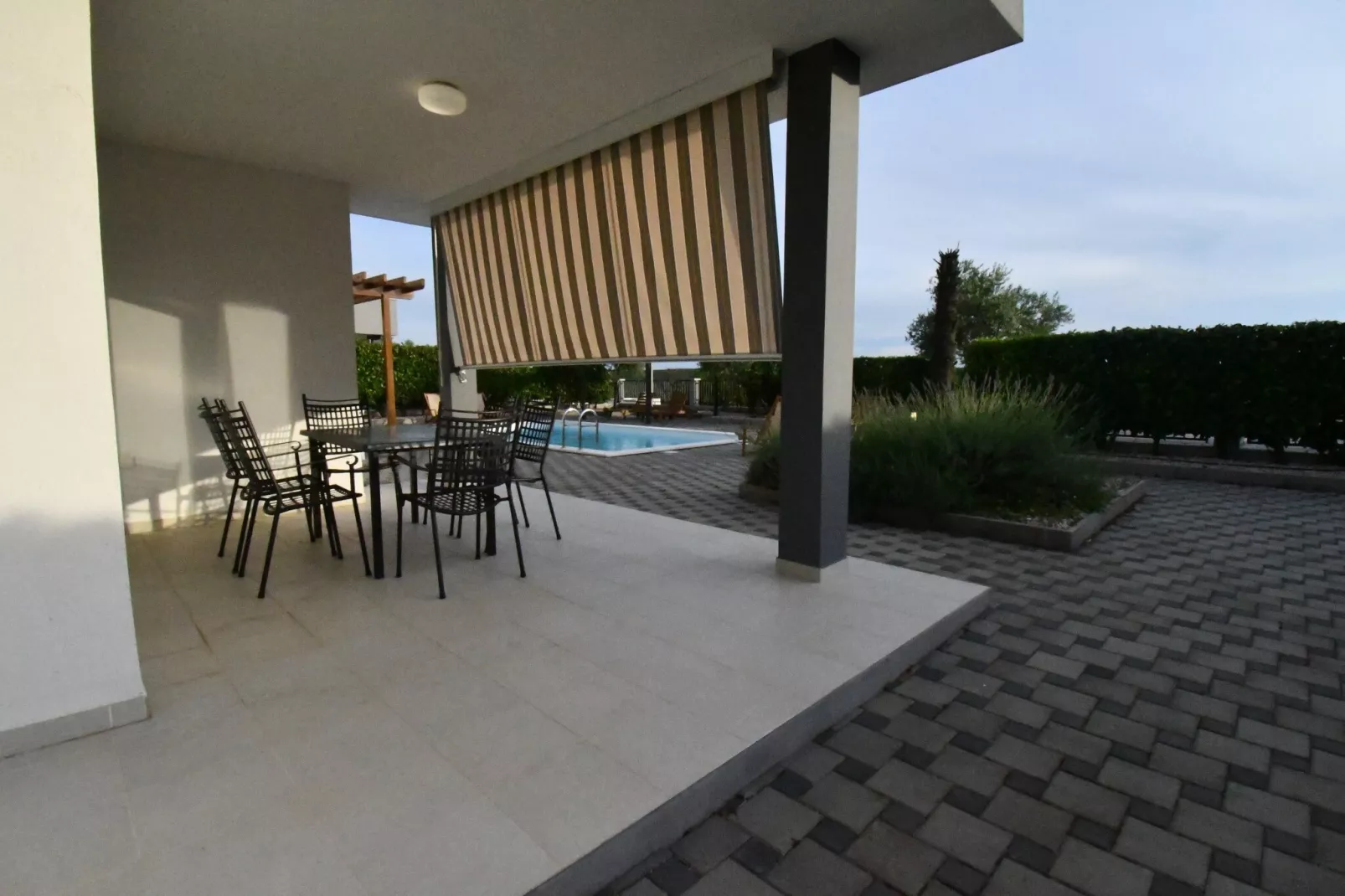 Luxury Escape with Swimming Pool & Modern Design - Superior Four Bedroom Villa with Private Pool ( Villa 2)-Zwembad