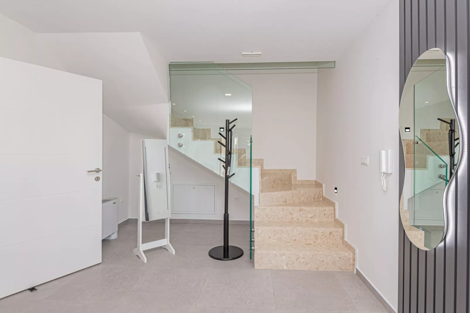 Four-Bedroom Villa With Pool-Trap