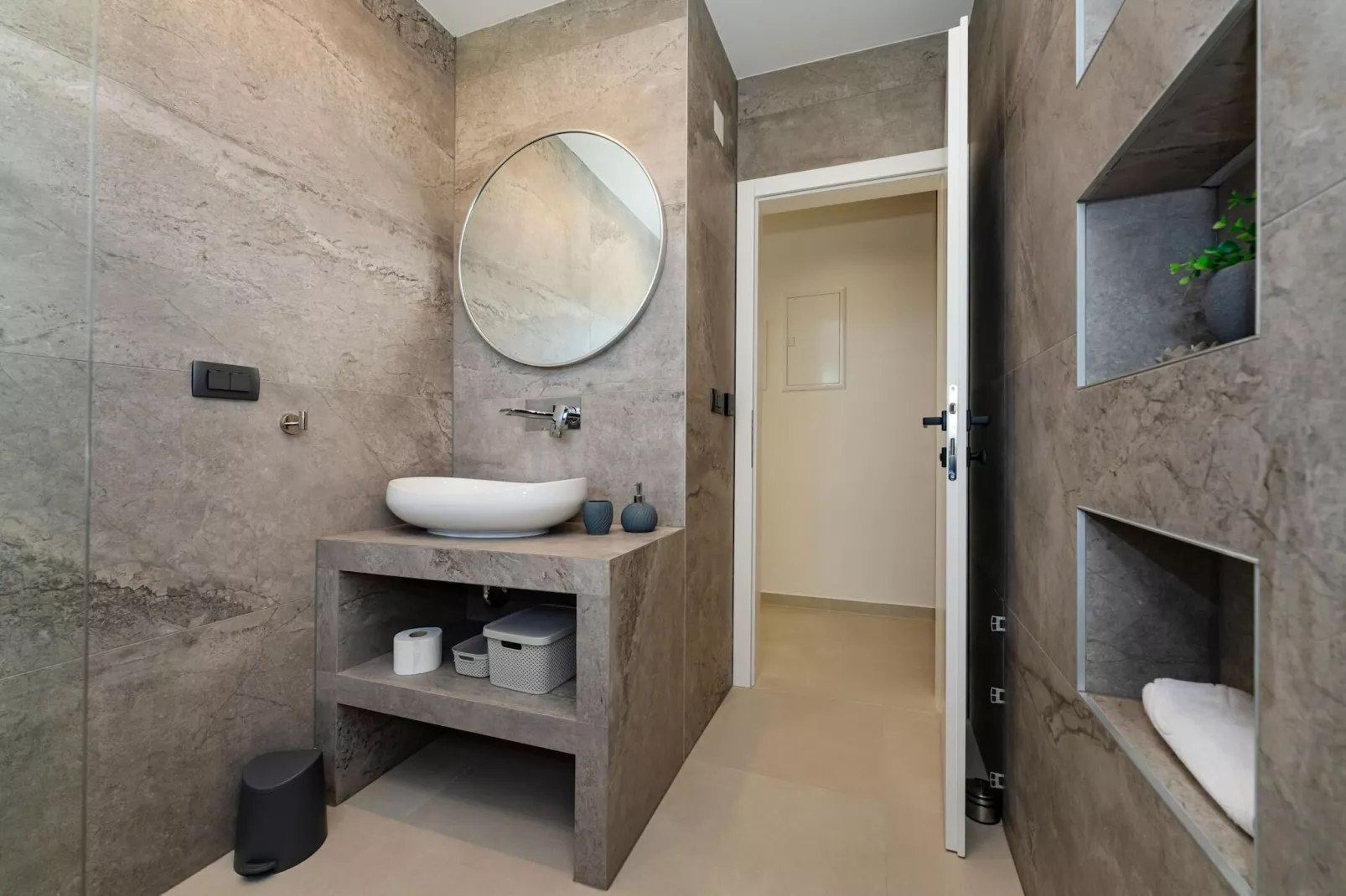 Sea view apartment LaMag-Badkamer