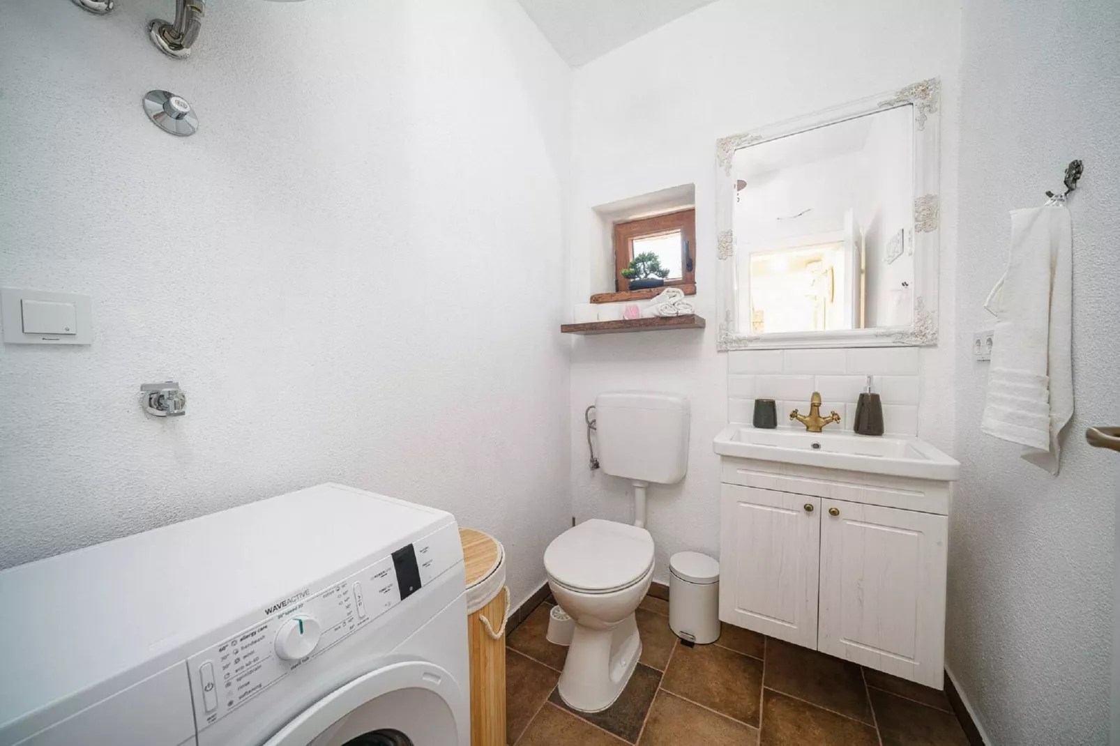 Authentic Villa Malou-Badkamer