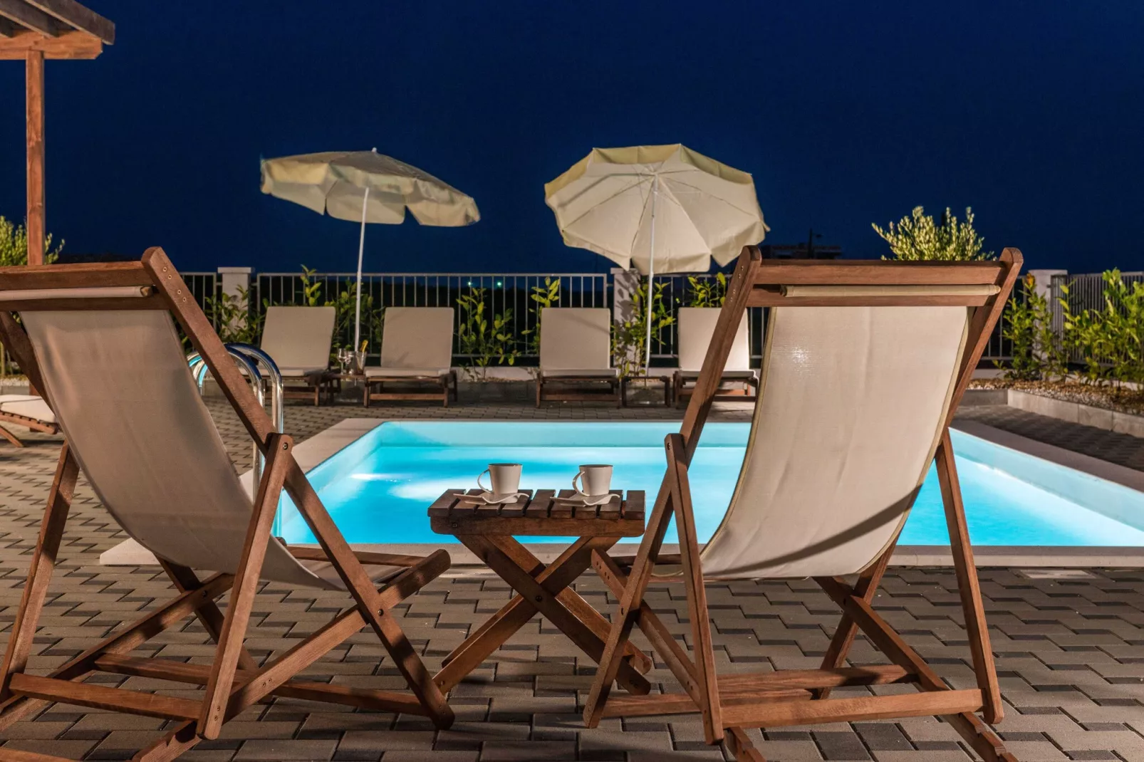 Luxury Escape with Swimming Pool & Modern Design - Comfort Four Bedroom Villa with Sea View and Private Pool ( Villa 7)-Zwembad