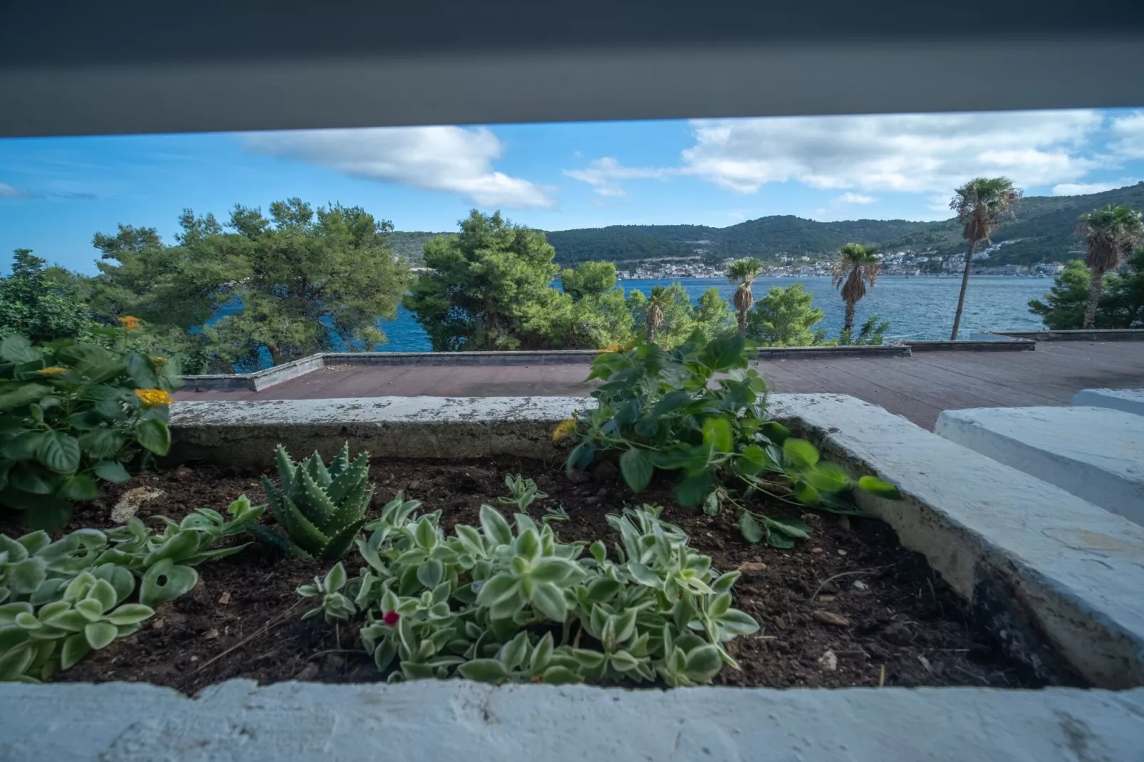 Hotel Issa - Double Room Sea View 3-Buitenlucht