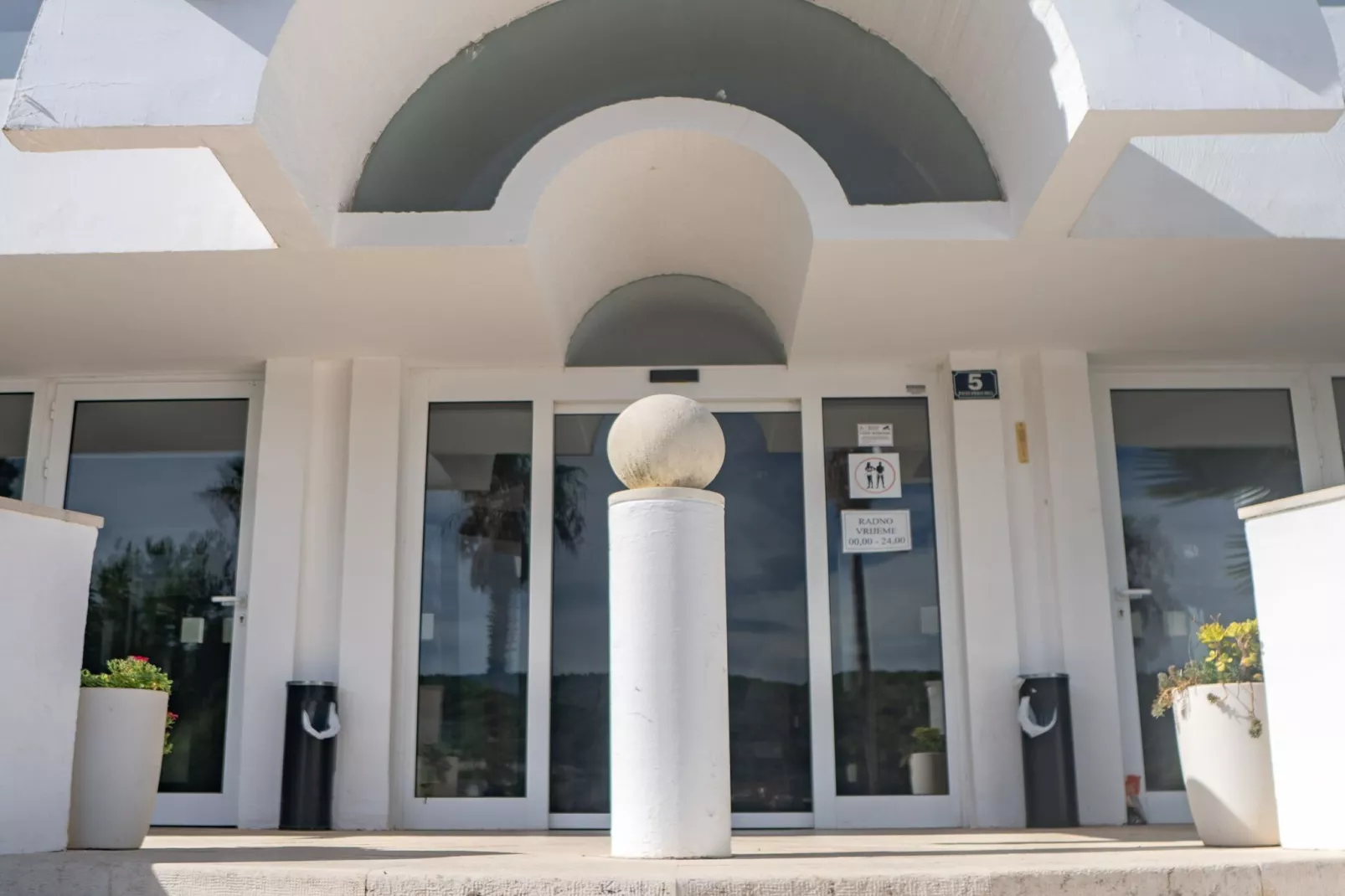 Hotel Issa - Double Room Sea View 3-Buitenlucht