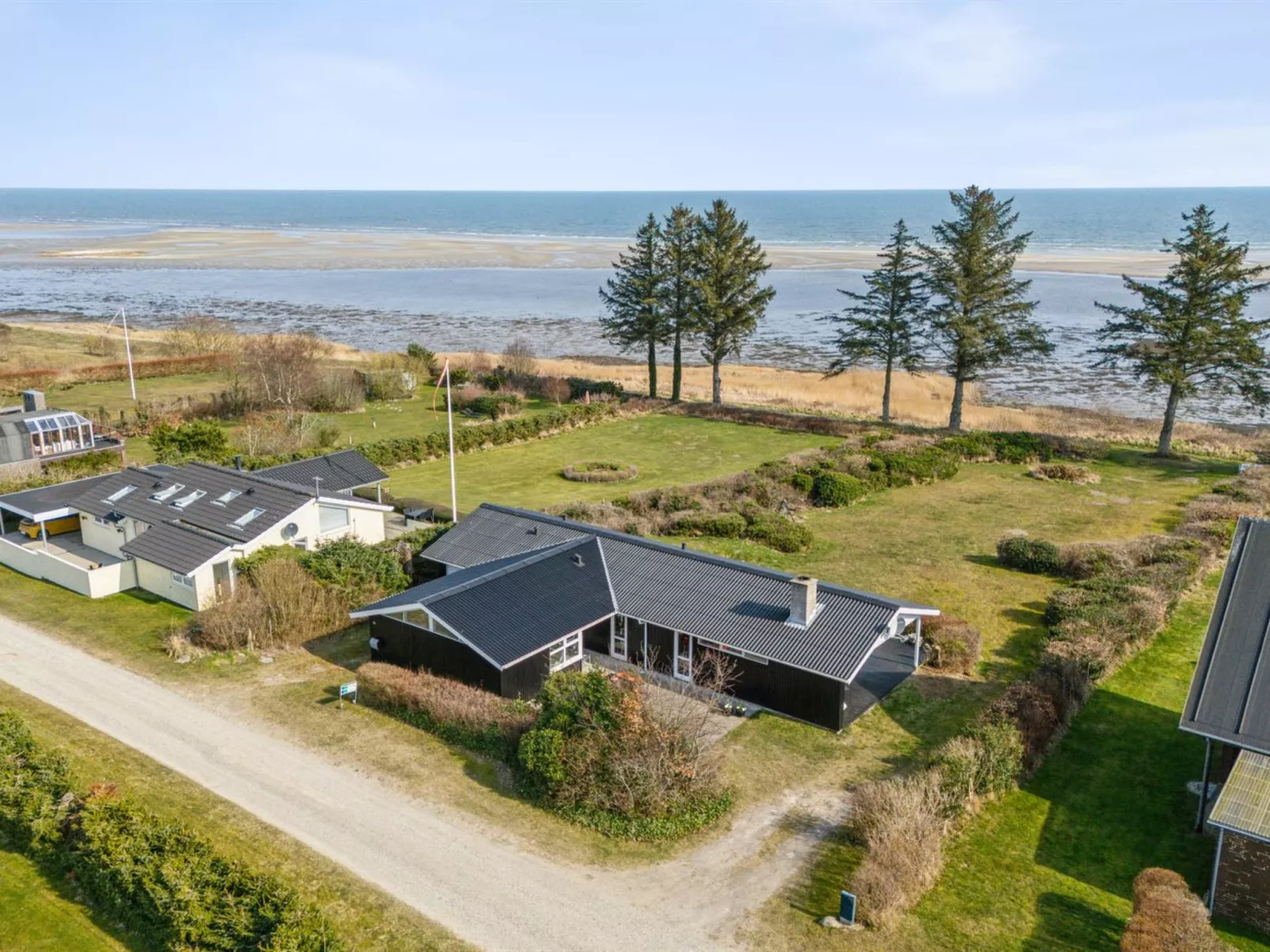 "Wrage" -  from the sea-Buiten