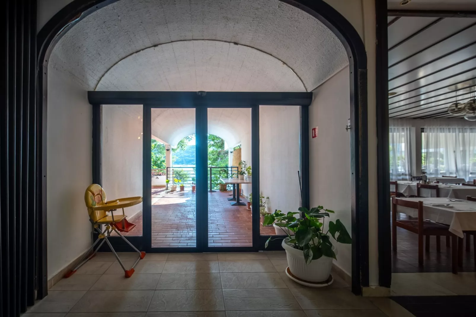 Hotel Issa - Double Room Sea View 4-Binnen