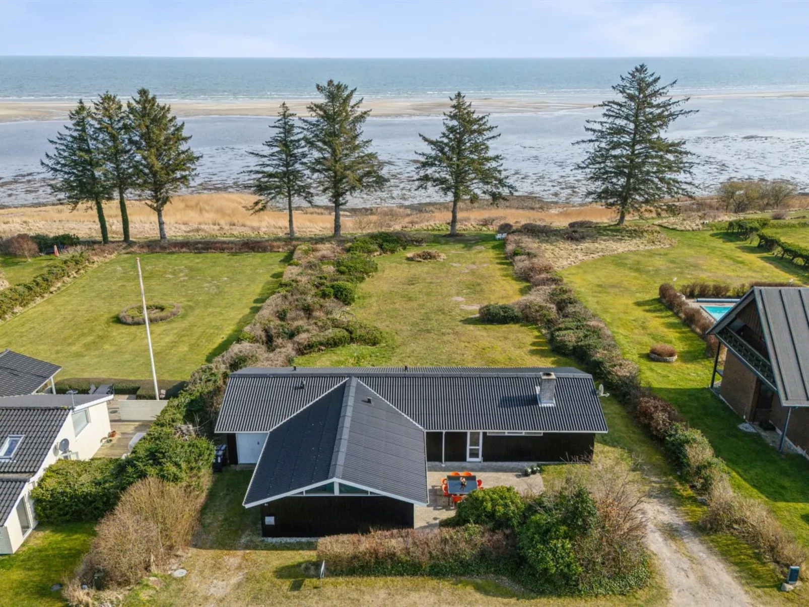 "Wrage" -  from the sea-Buiten