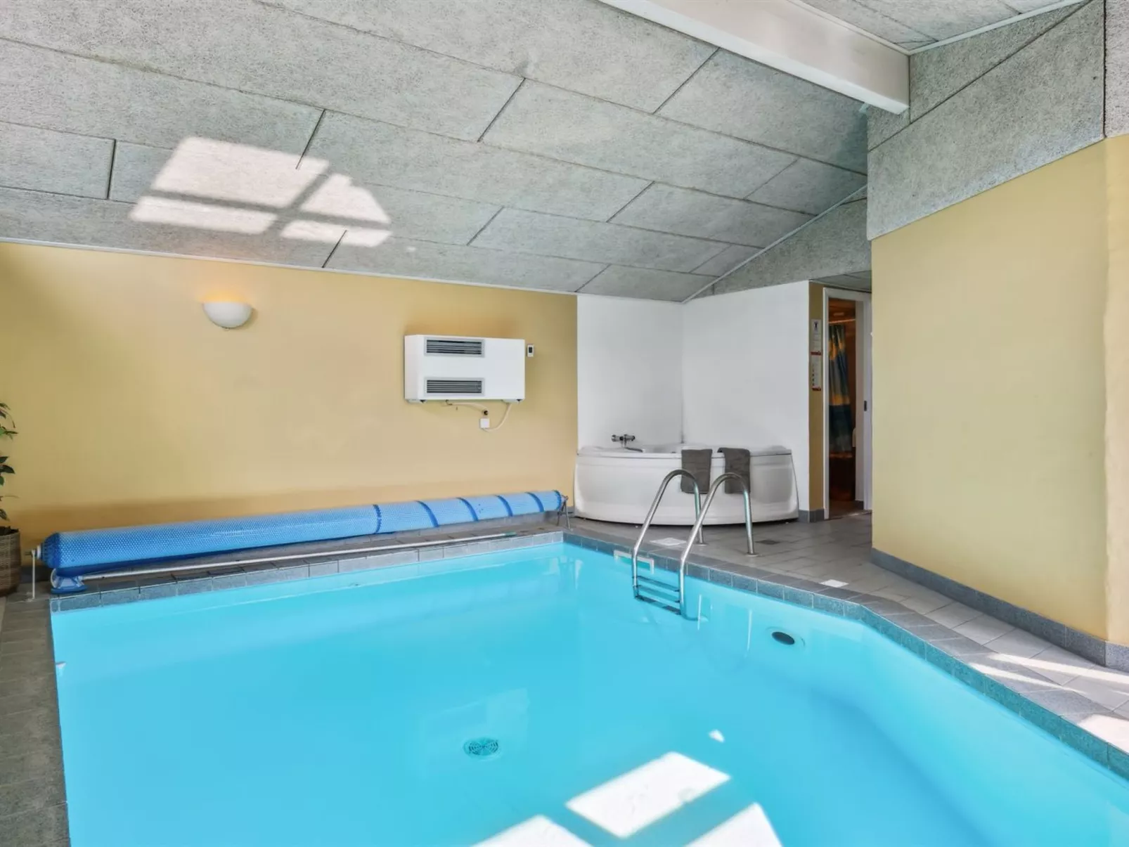 "Wrage" -  from the sea-Buiten