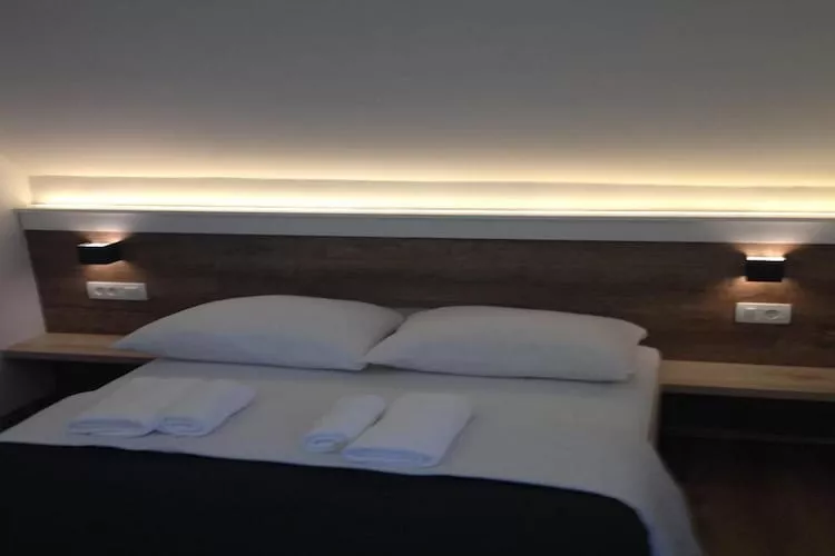 Guesthouse Family Bosnic - Double Room with Balcony - 4