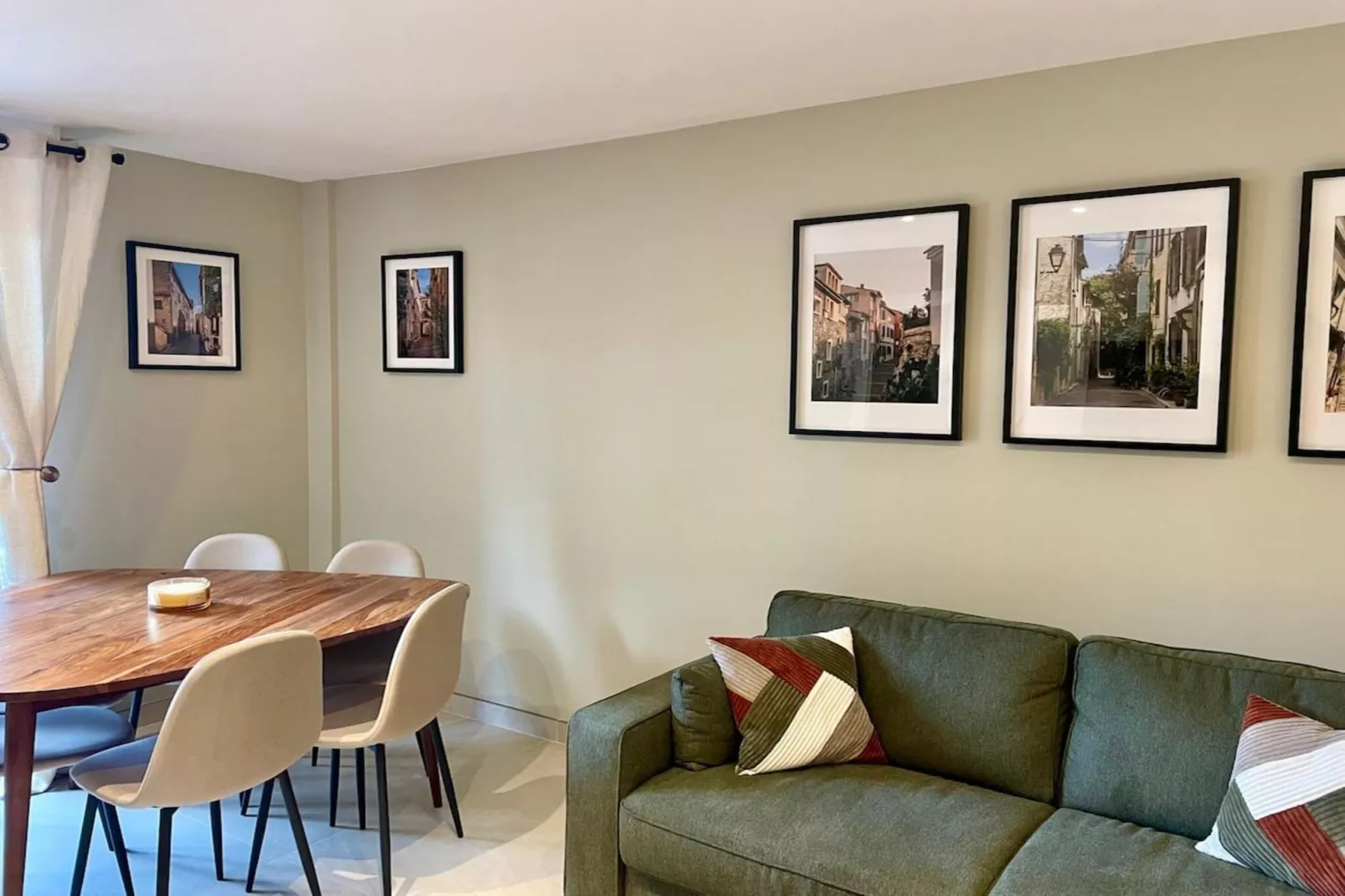 Appartement rénové – centre ville Antibes-Woonkamer